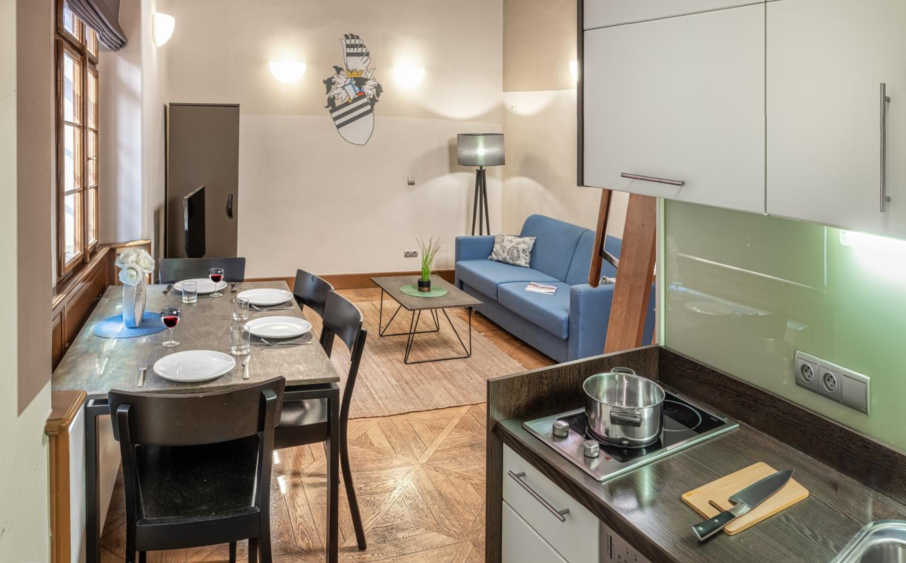 3 Epoques Apartments by Adrez