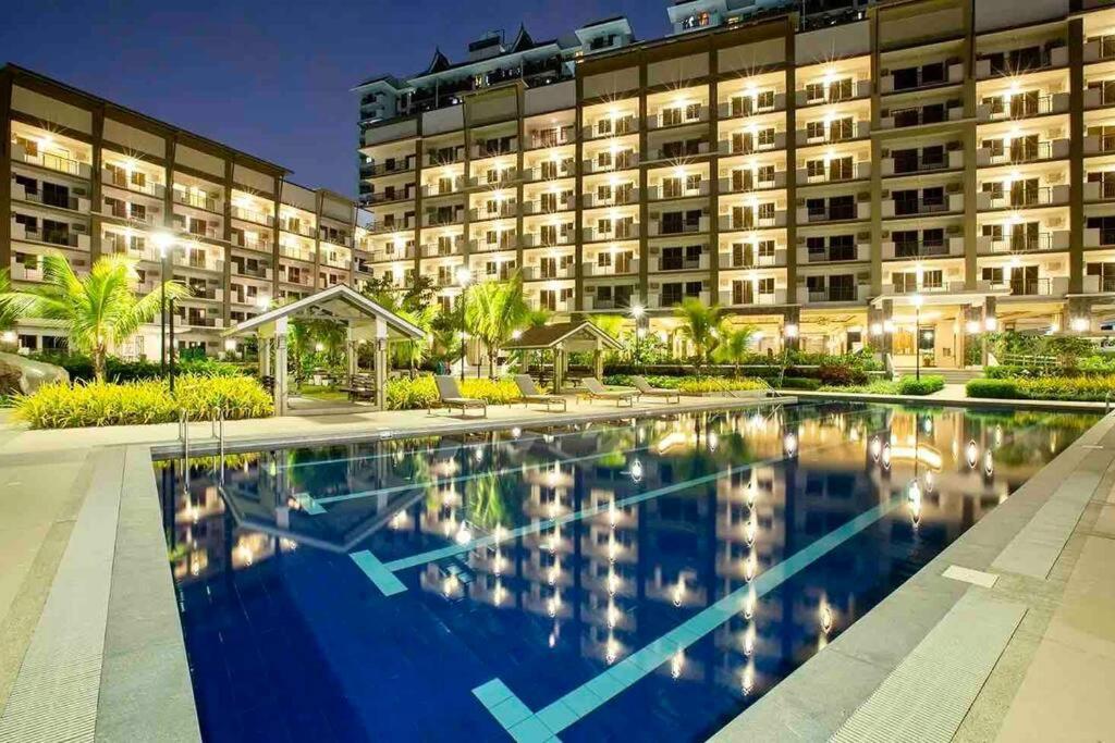 2BR Fully Air-Conditioned Staycation with Parking