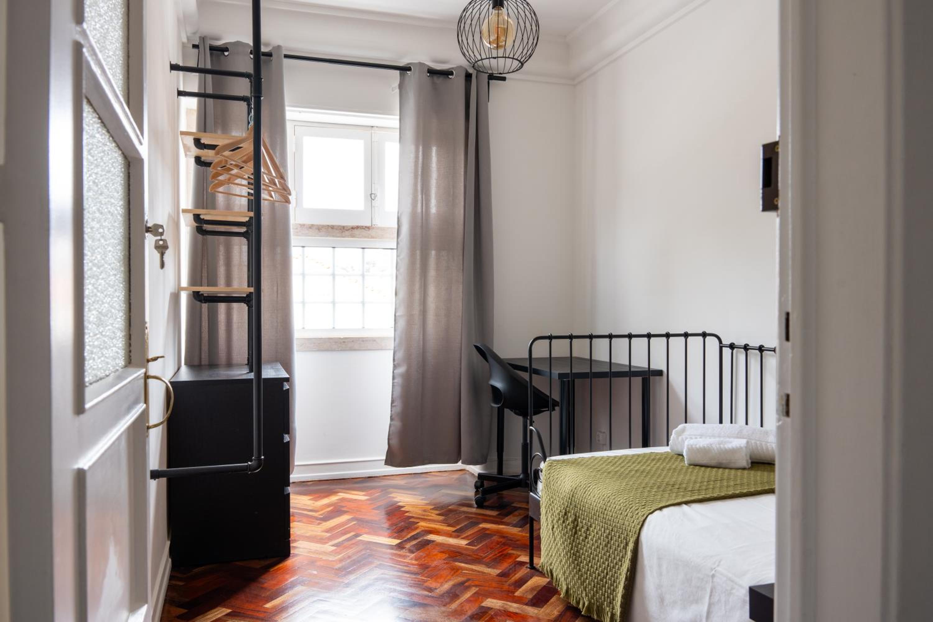 Alameda Apartments & Rooms