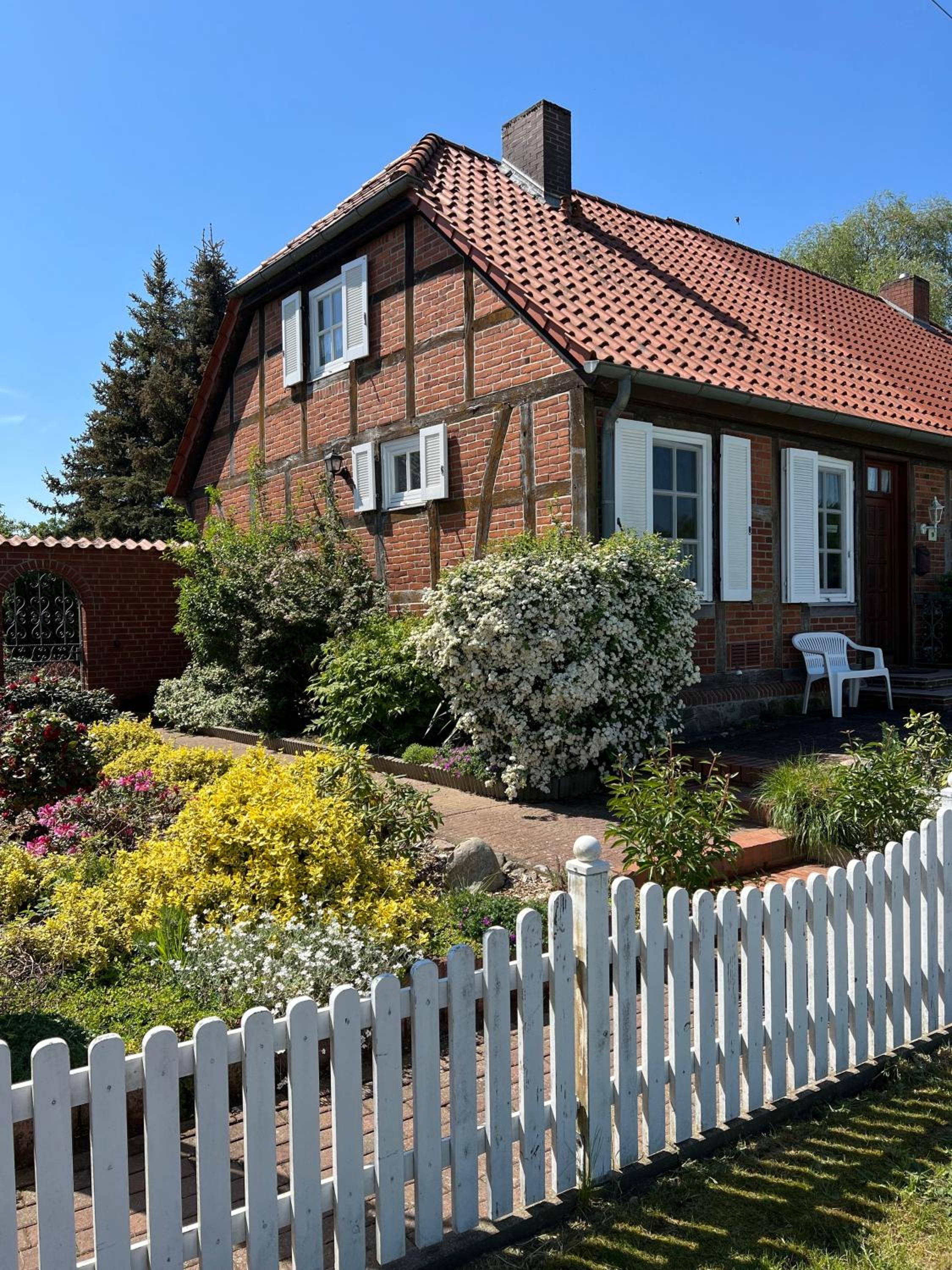 Elbwiesenhaus mit schönen Garten