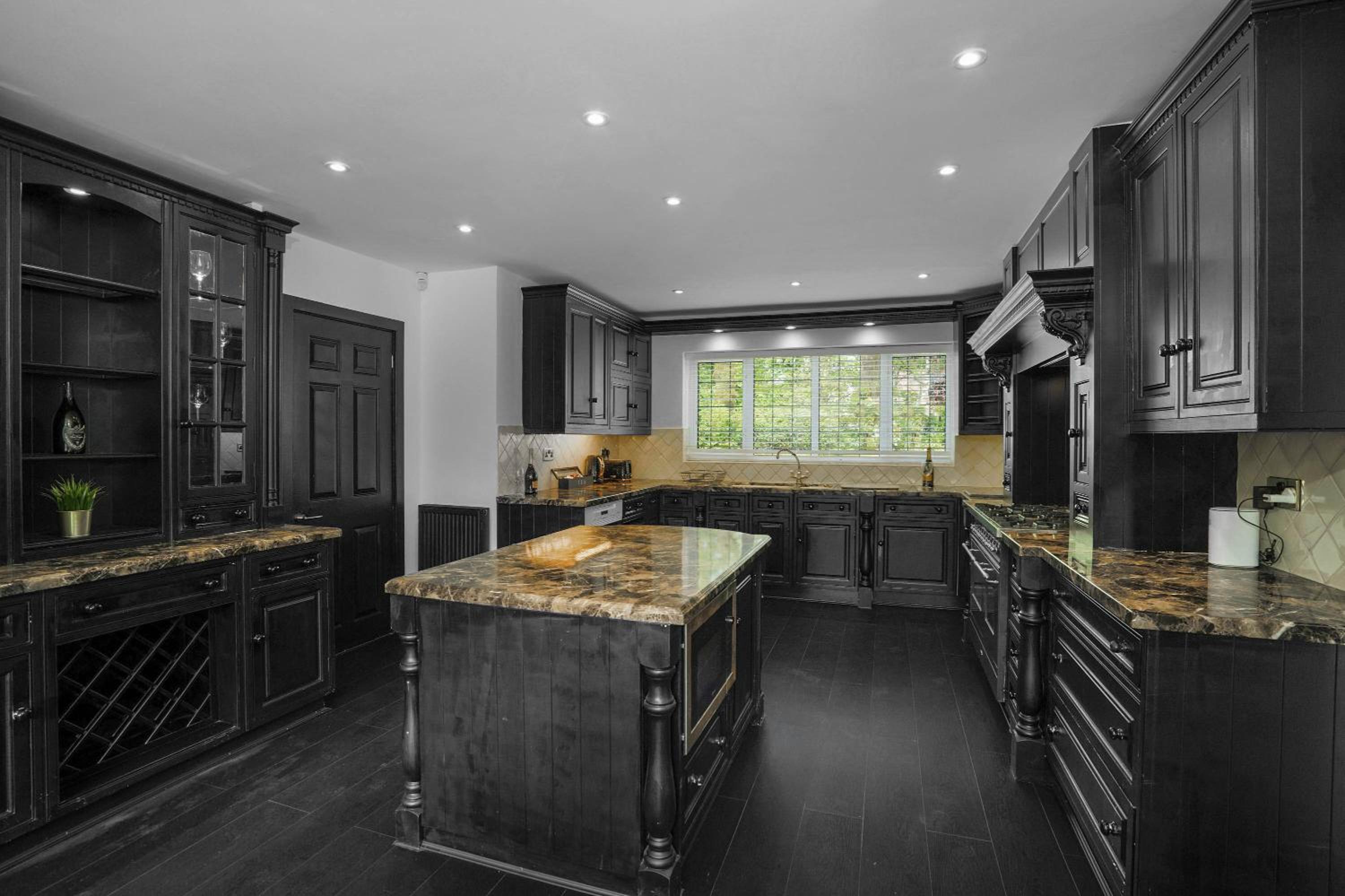 Luxury 6 Bedroom Mansion - Hot Tub - Large Garden - Shenstone - Star-link Internet - 40ST view 5