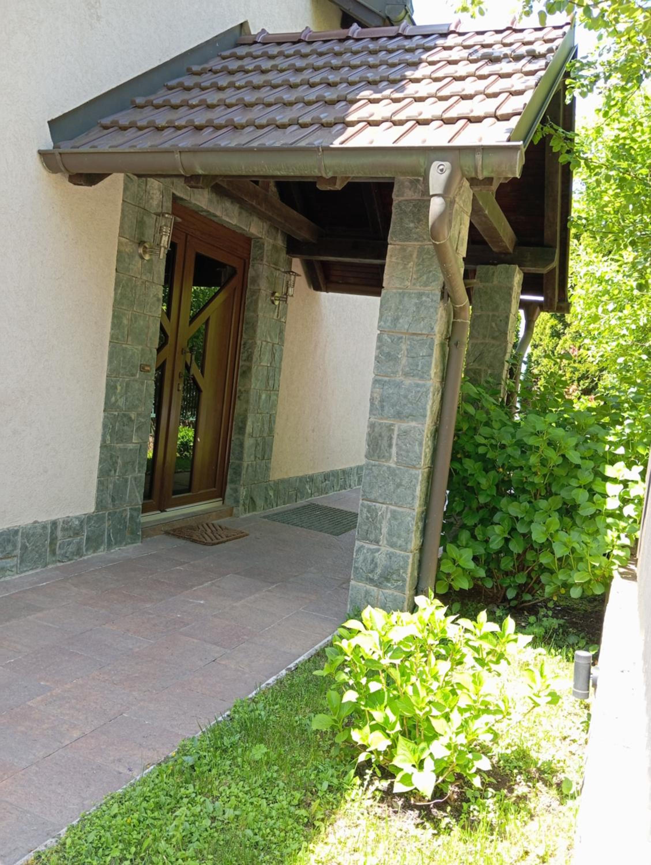 Villa Lake