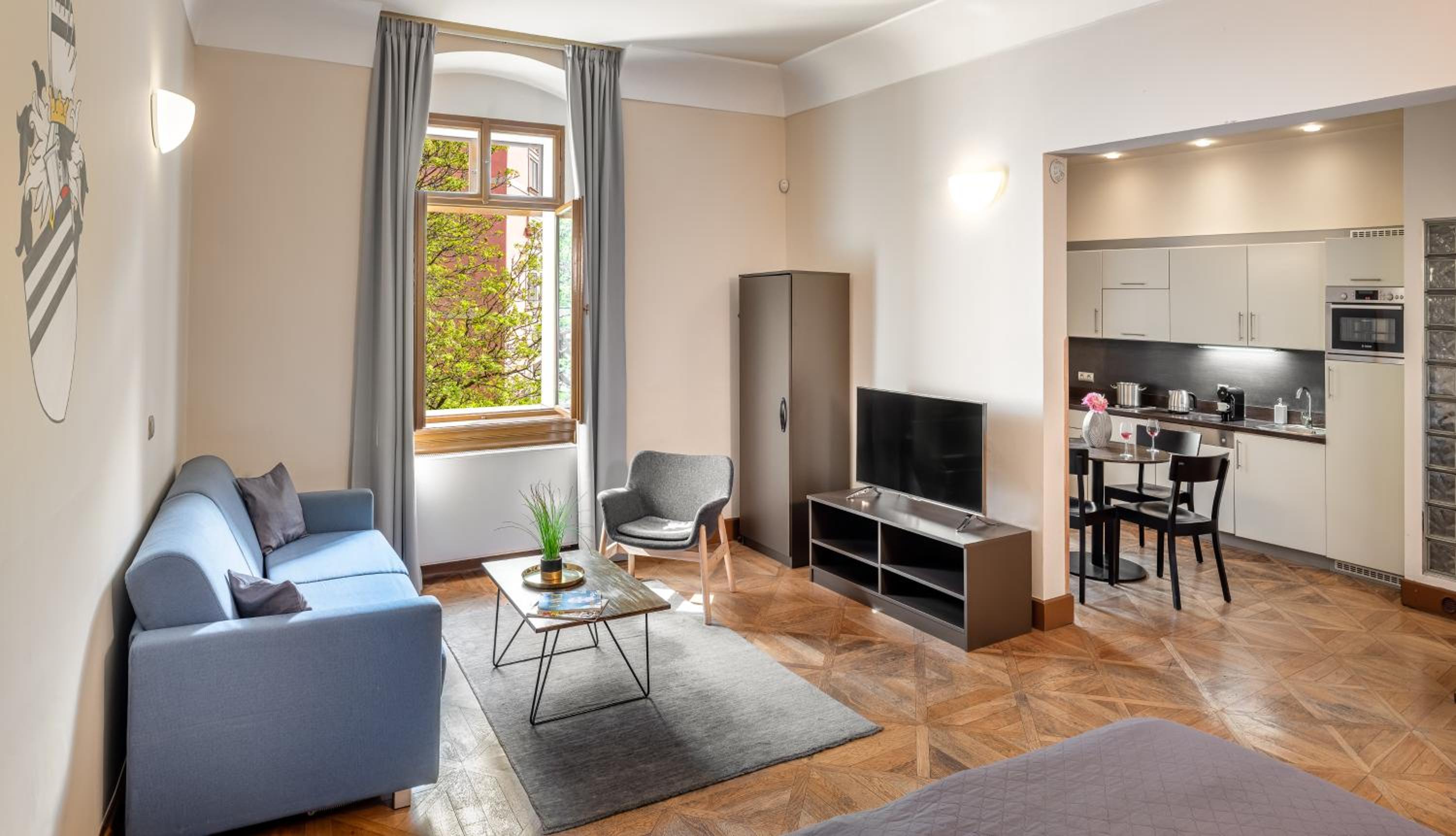 3 Epoques Apartments by Adrez