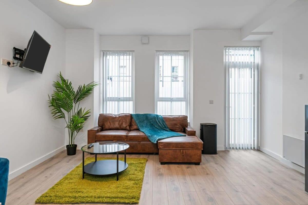 Spacious 1 Bed Apartment in Belfast East Village view 3