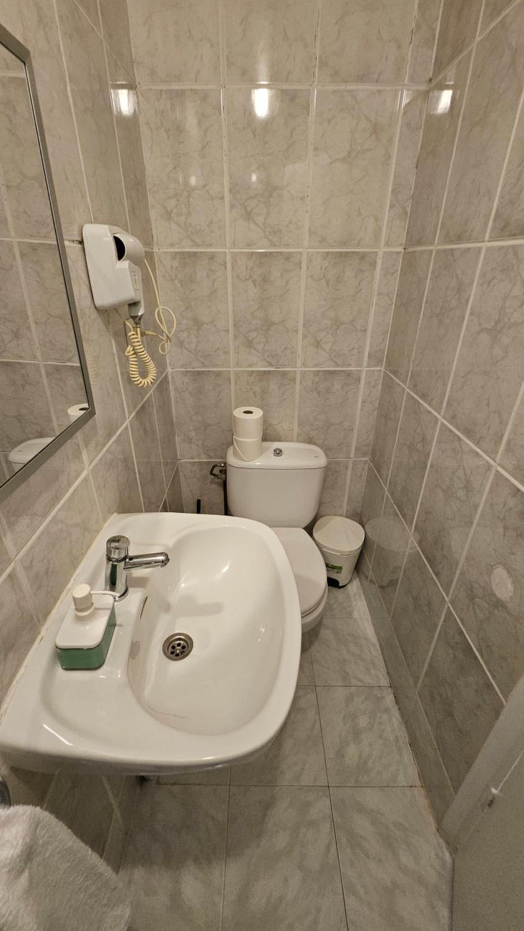 YOUTH HOSTEL - Central and Basic Drassanes