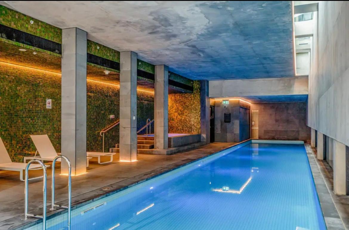 Luxury Docklands Loft 2B1B River view & Free parking