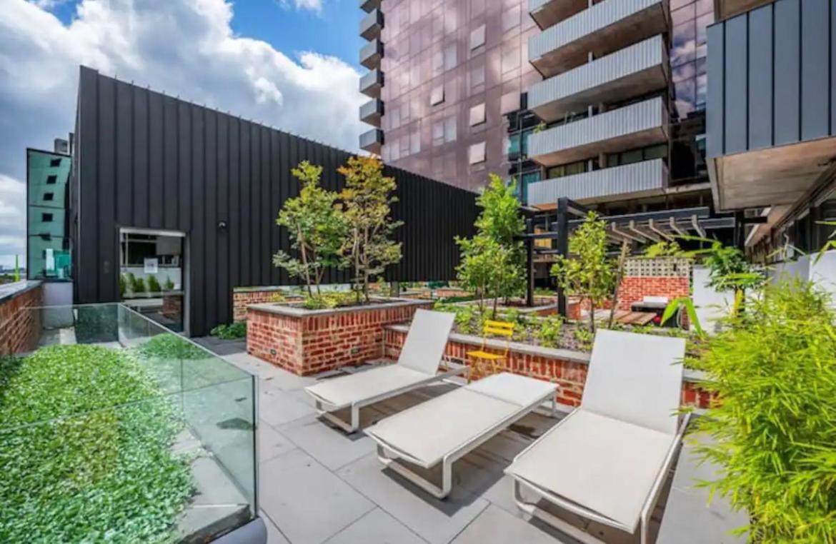 Luxury Docklands Loft 2B1B River view & Free parking