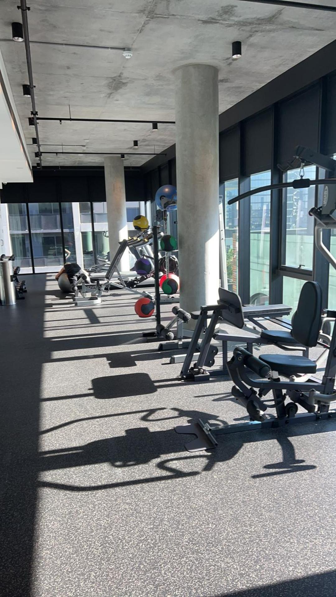 Luxury Docklands Loft 2B1B River view & Free parking