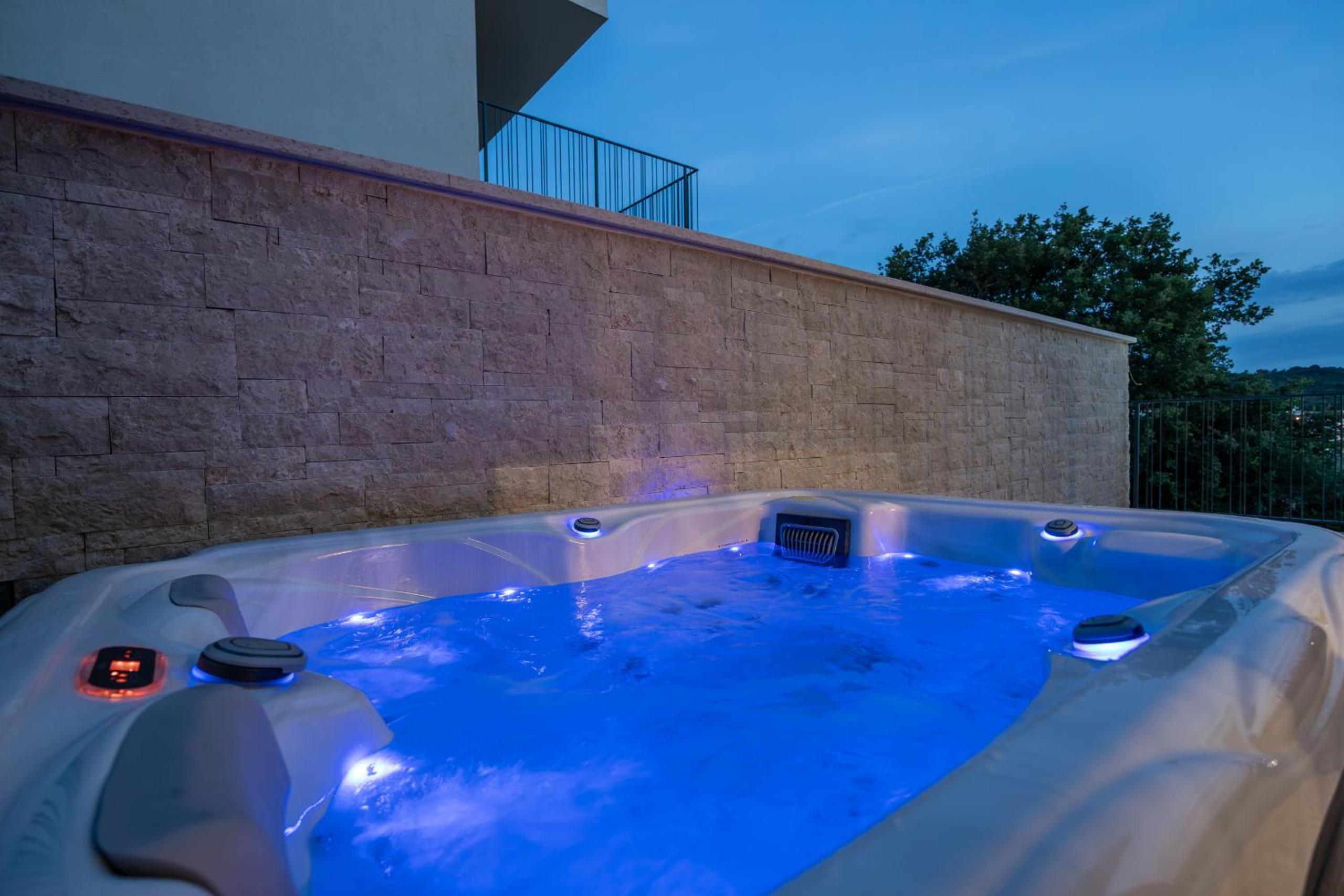 Villa Bay II near Medulin for 9 people with heated pool - playground & whirpool only 100 meters from the beach view 2