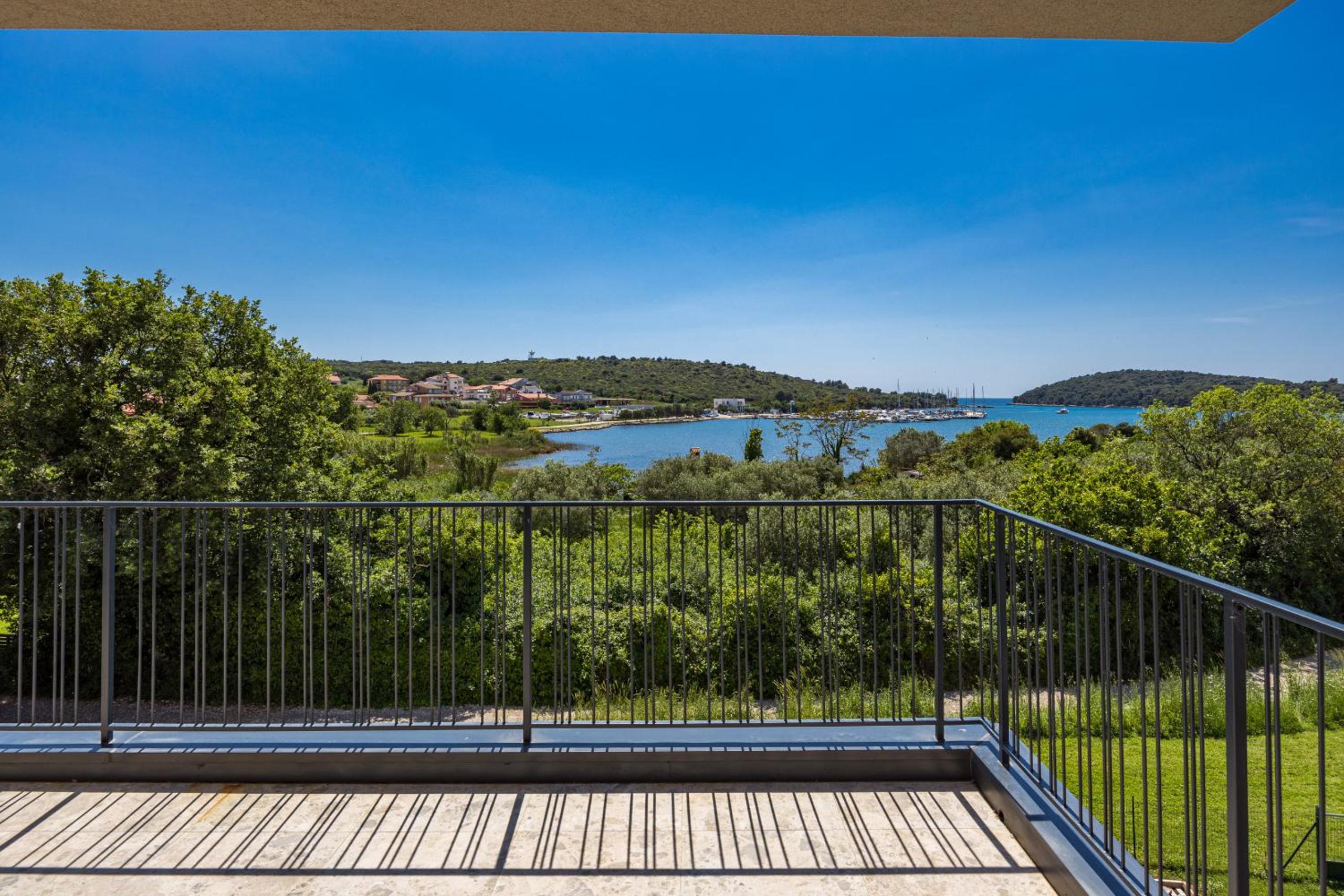 Villa Bay II near Medulin for 9 people with heated pool - playground & whirpool only 100 meters from the beach view 3