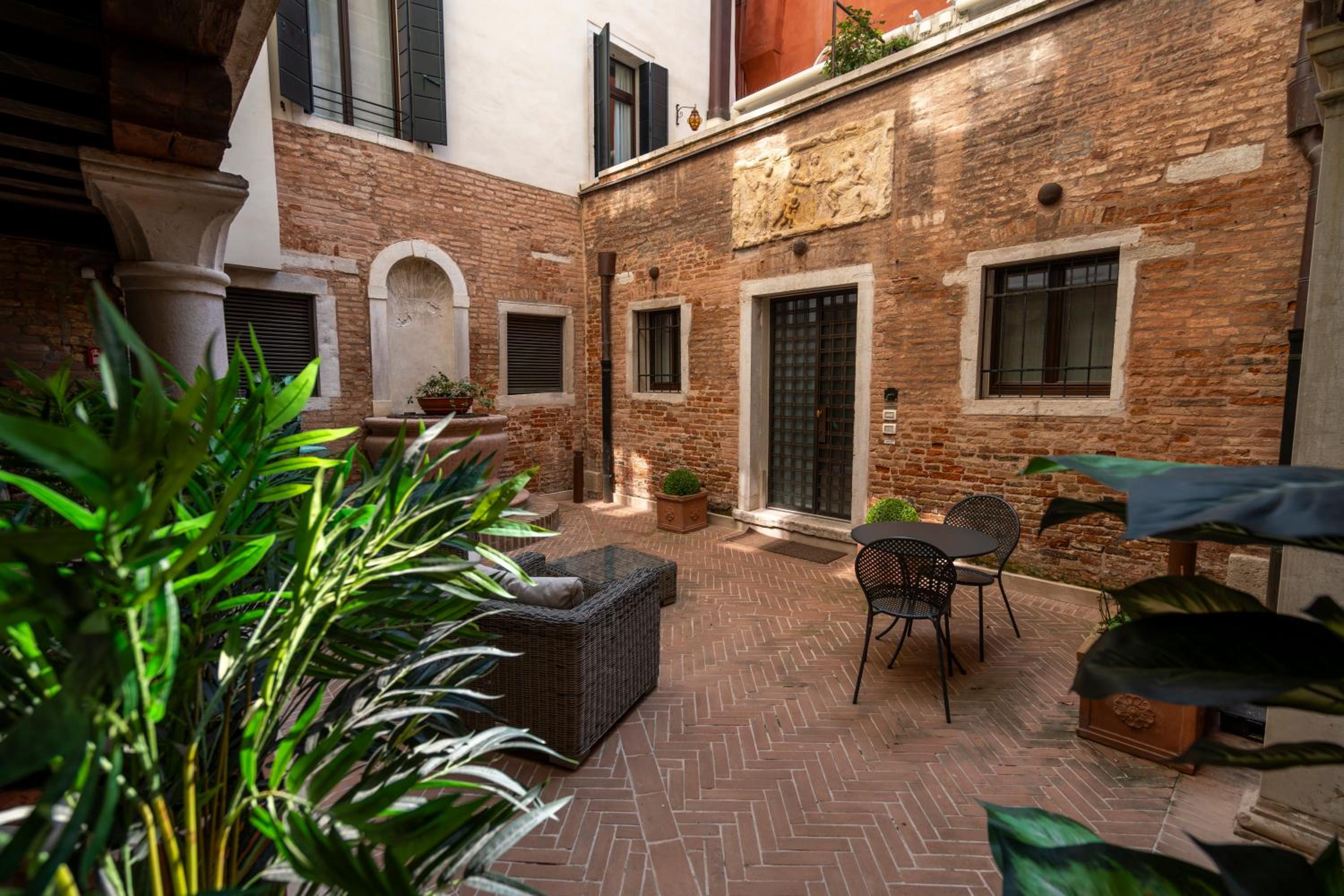 Palazzo Morosini Degli Spezieri - Lifestyle Apartments