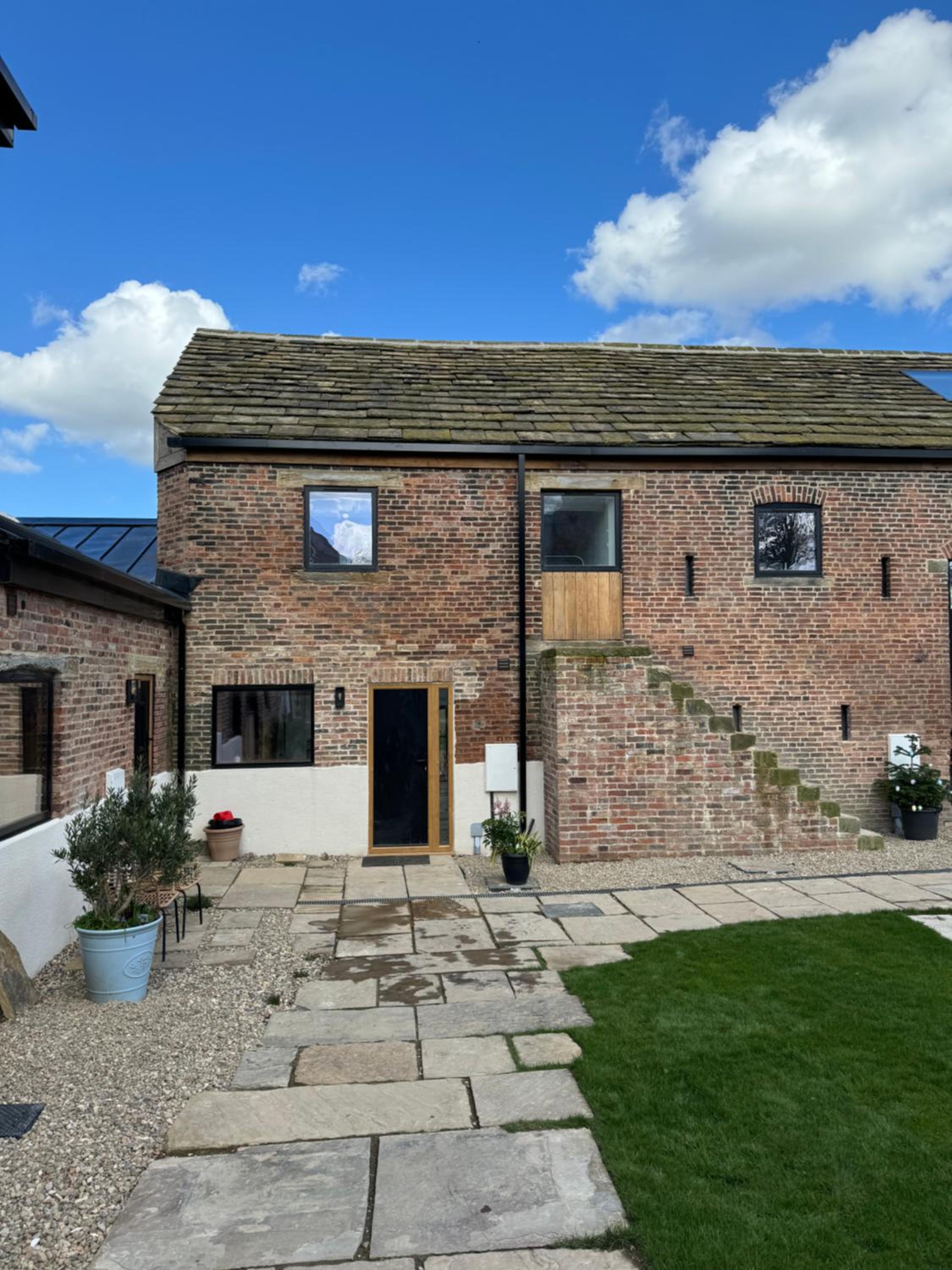 The Tack Store, Modern 3 Bed, 6 person, Barn in a Rural Setting with Great Access