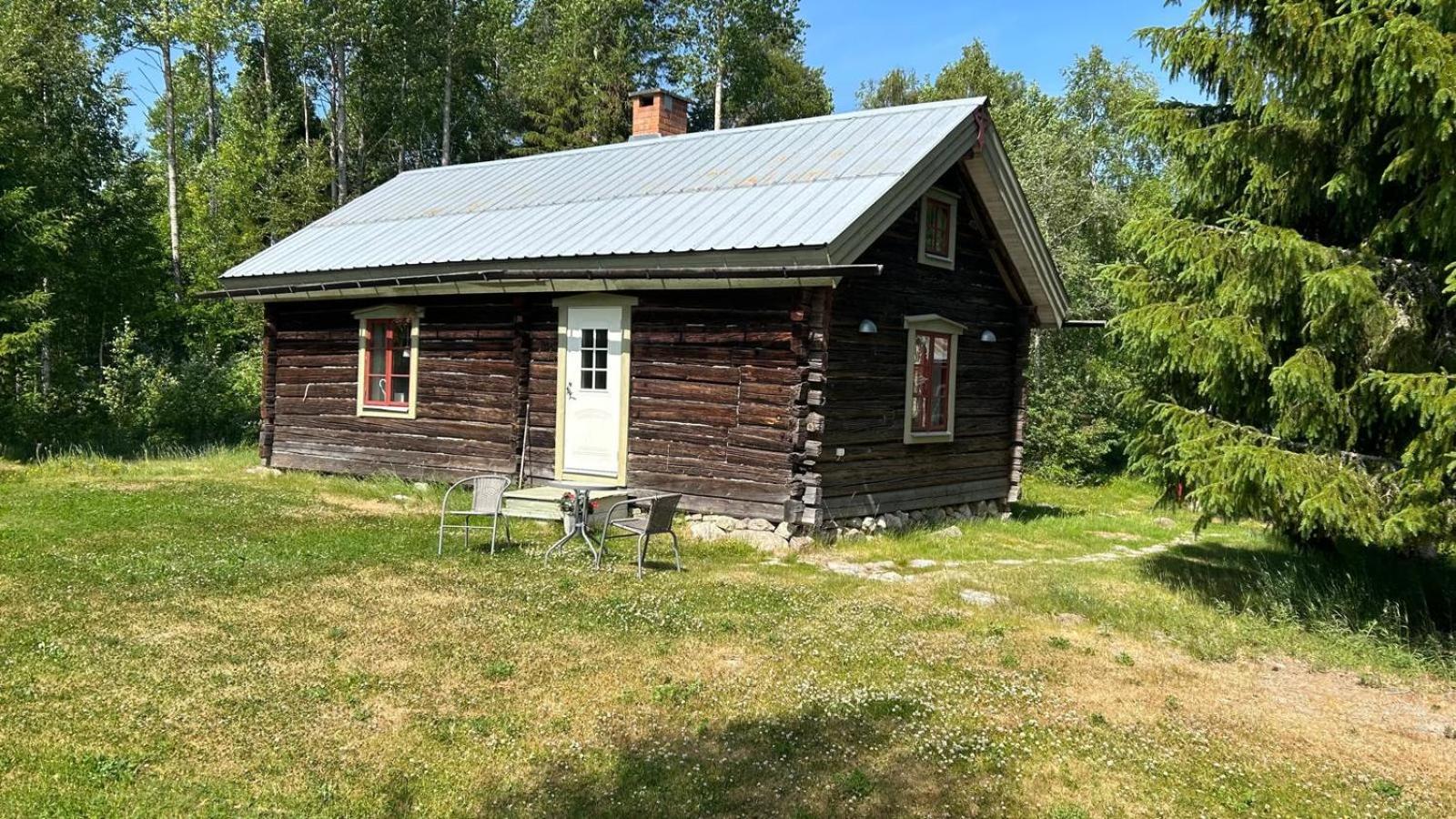 Log Cabin from 1820s with wood-heated sauna