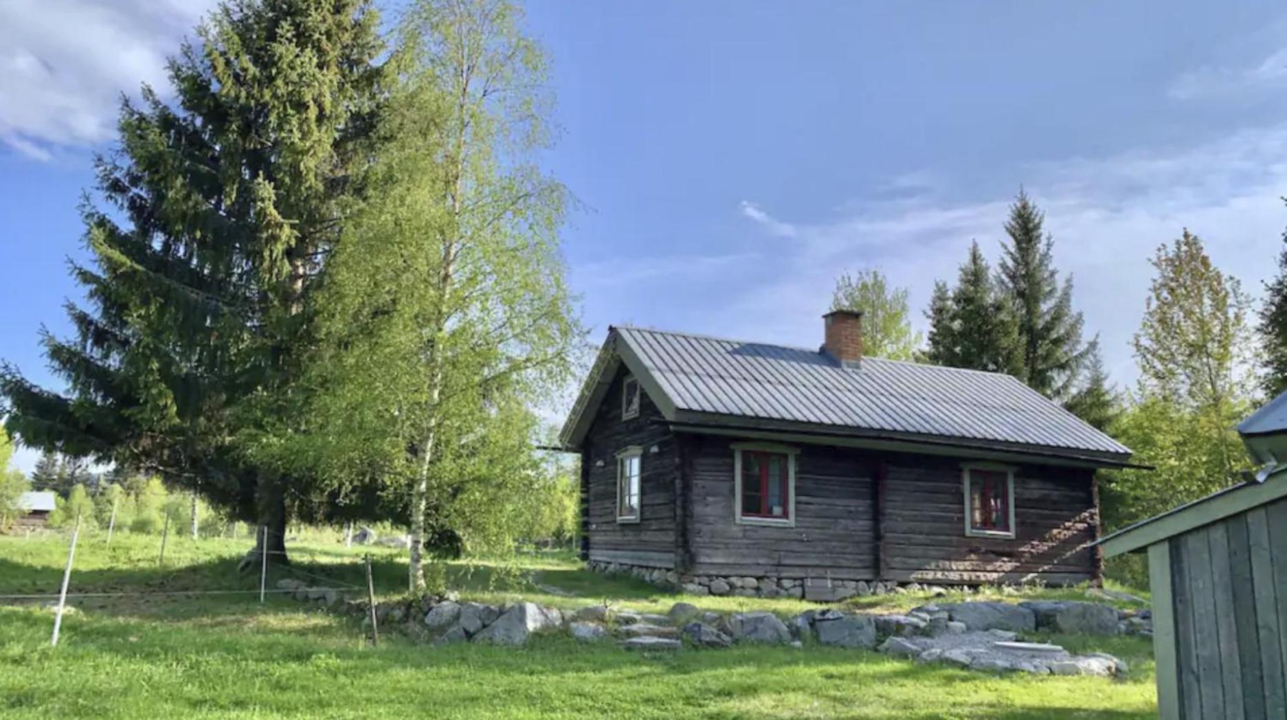 Log Cabin from 1820s with wood-heated sauna
