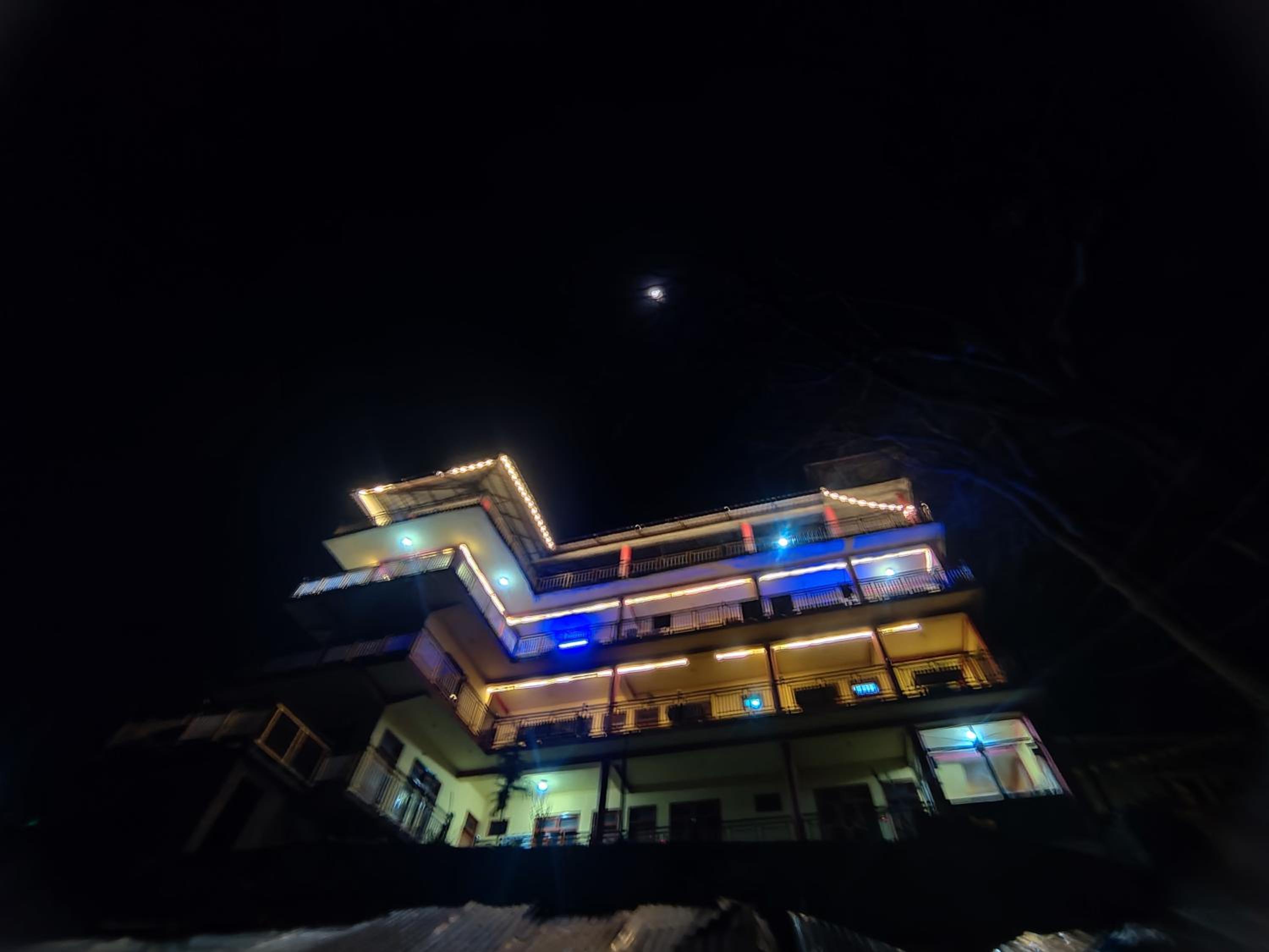 SURAJ GUEST HOUSE TOSH view 2
