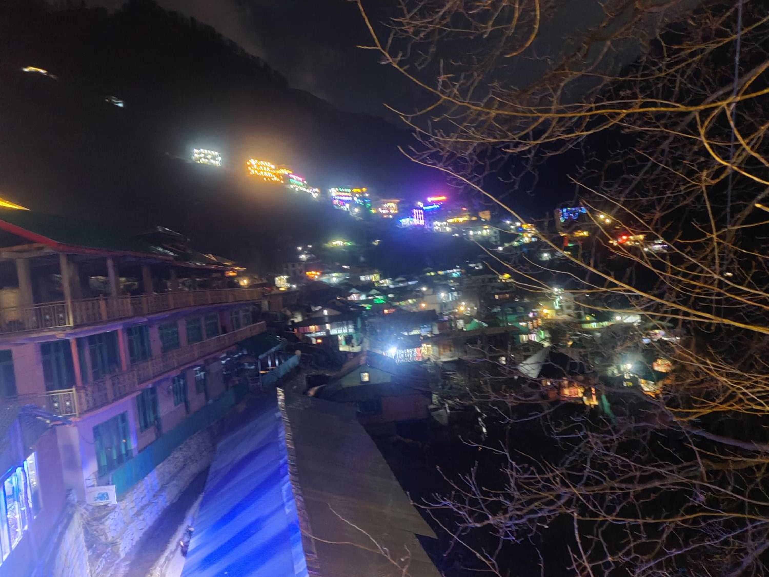 SURAJ GUEST HOUSE TOSH view 4
