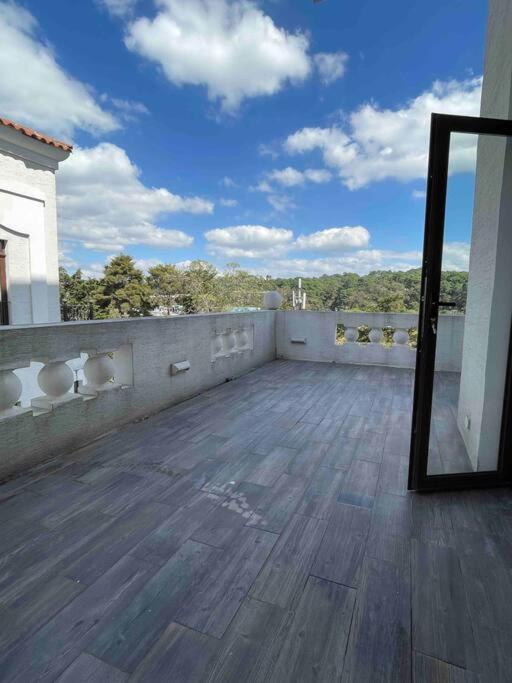 Cozy Apartment w Terrace Near Cayala view 2