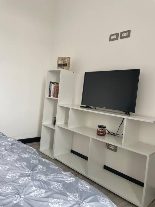 Cozy Apartment w Terrace Near Cayala view 4