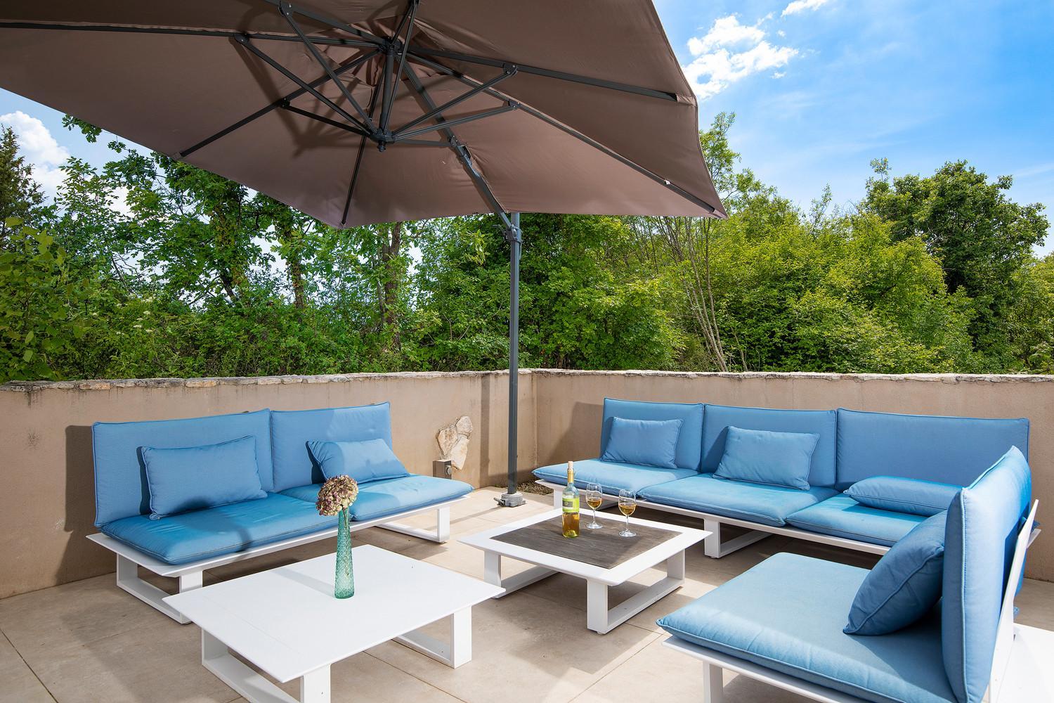 Villa Unica for 8 People in Central Istra, very quiet and luxurious retreat only 15 minutes from azure blue sea view 2