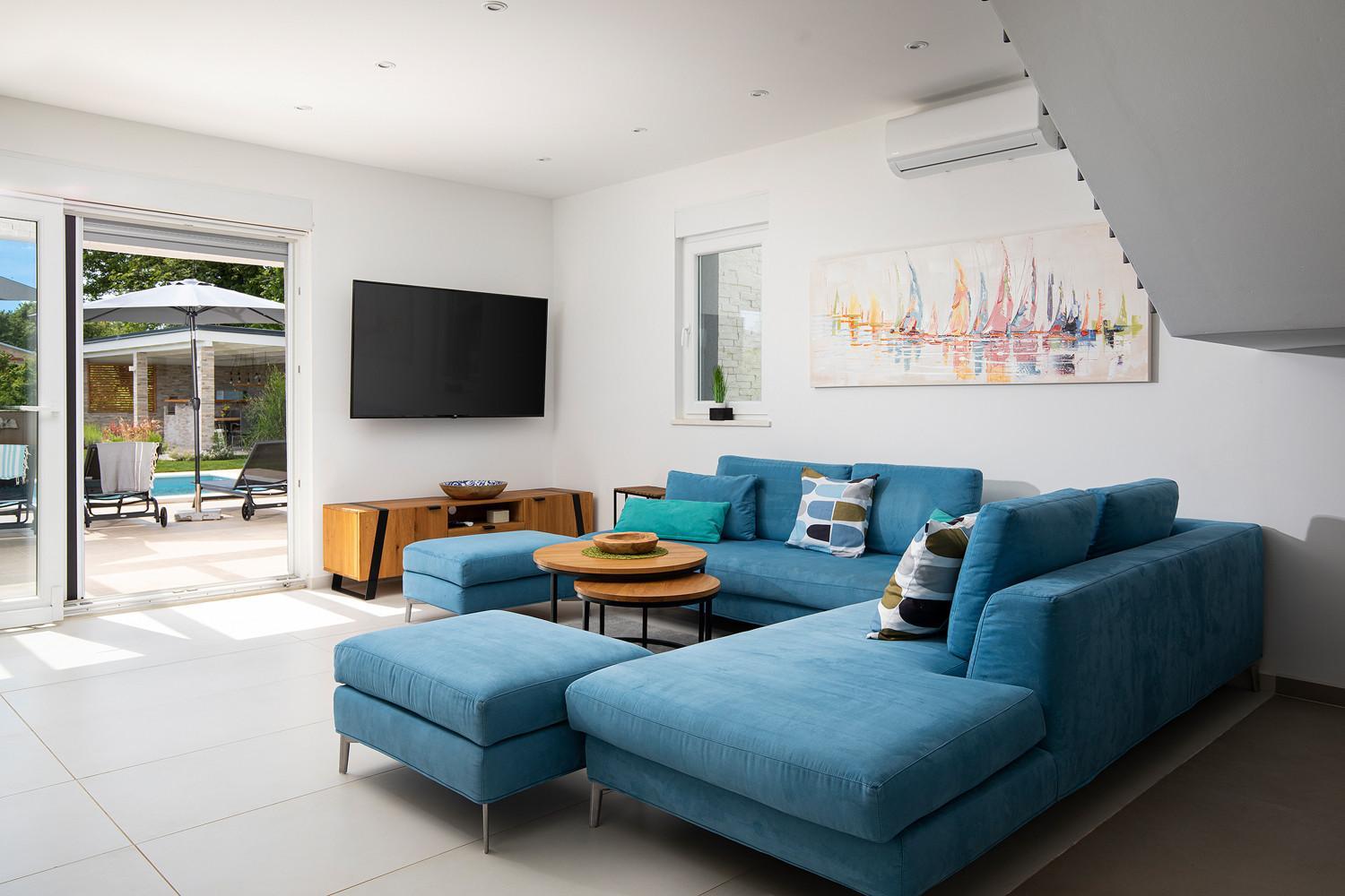 Villa Unica for 8 People in Central Istra, very quiet and luxurious retreat only 15 minutes from azure blue sea view 4
