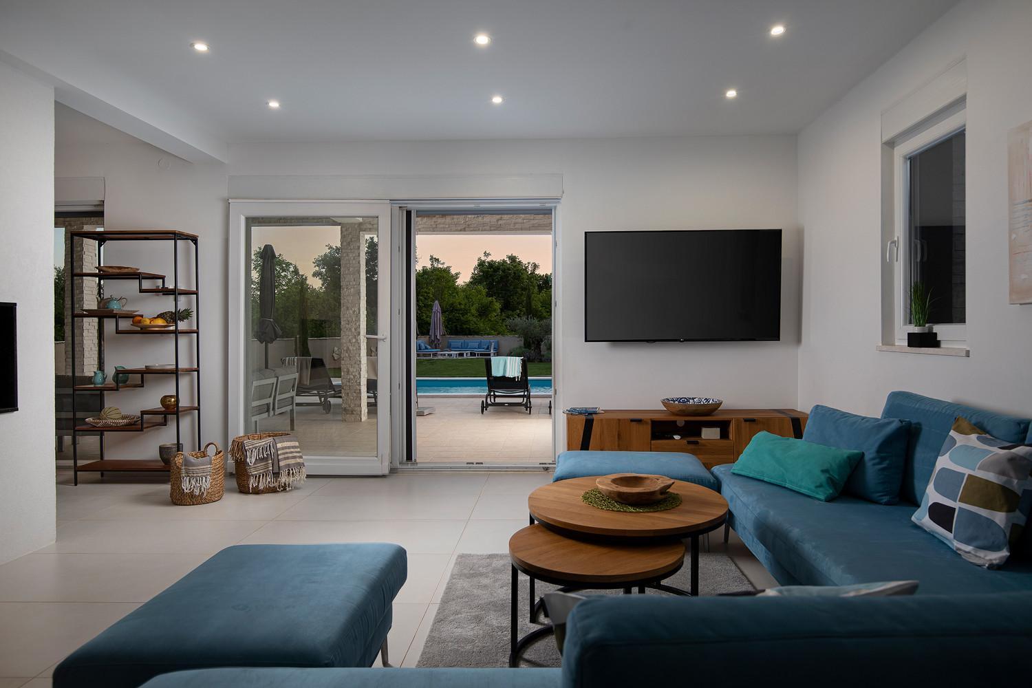 Villa Unica for 8 People in Central Istra, very quiet and luxurious retreat only 15 minutes from azure blue sea view 3