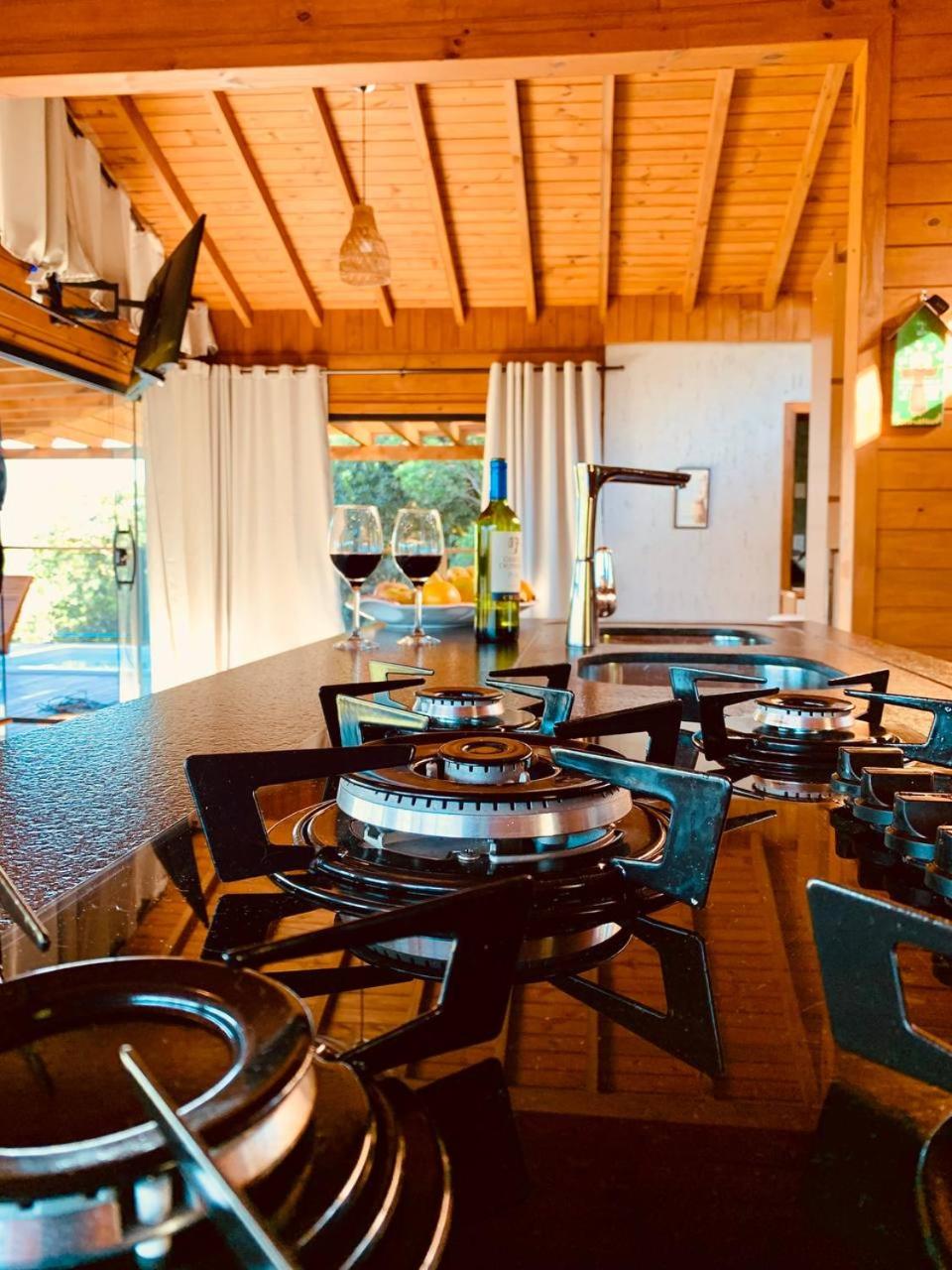 Casa com jacuzzi e piscina aquecida- Praia do Rosa-SC
