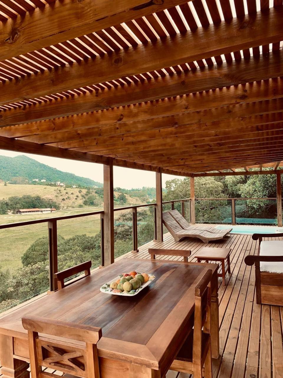 Casa com jacuzzi e piscina aquecida- Praia do Rosa-SC