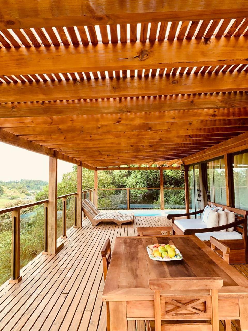 Casa com jacuzzi e piscina aquecida- Praia do Rosa-SC
