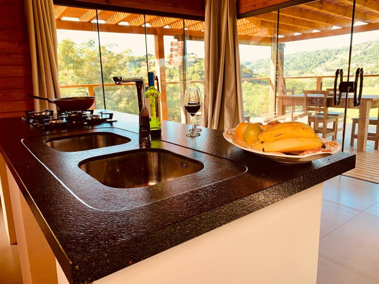 Casa com jacuzzi e piscina aquecida- Praia do Rosa-SC