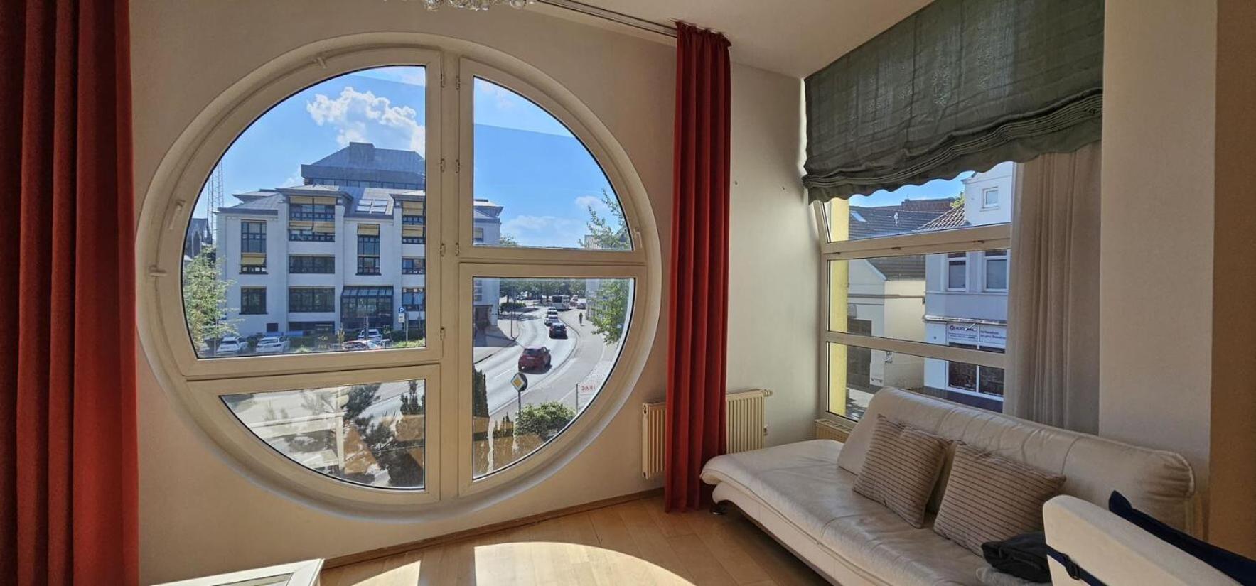 135qm 4 Zimmer Ferienwohnung in Stadtnähe, Wintergarten Parkplatz
