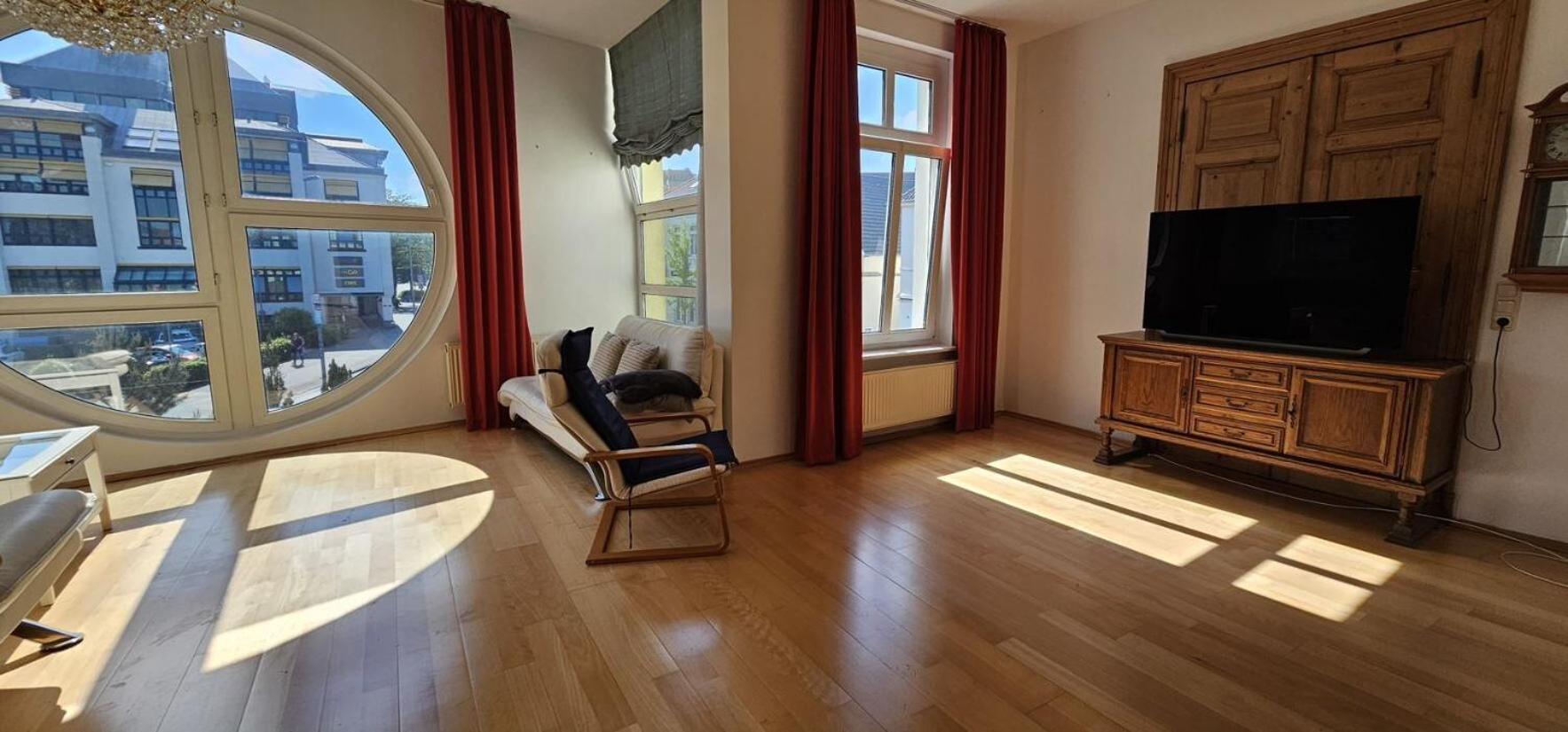 135qm 4 Zimmer Ferienwohnung in Stadtnähe, Wintergarten Parkplatz
