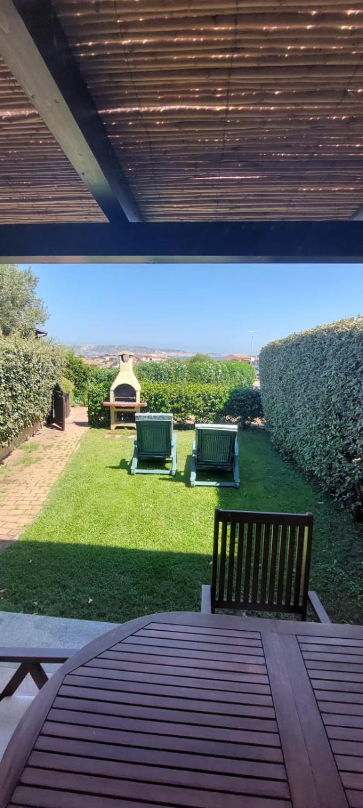 Spiaggia a 5 Minuti, Giardino e Vista Mare - Due Splendide Villette Indipendenti