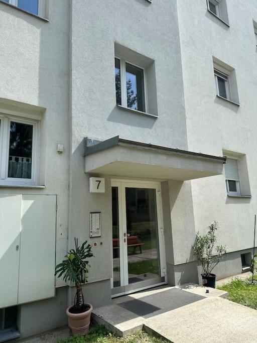 Quiet Apartment near Airport Vienna