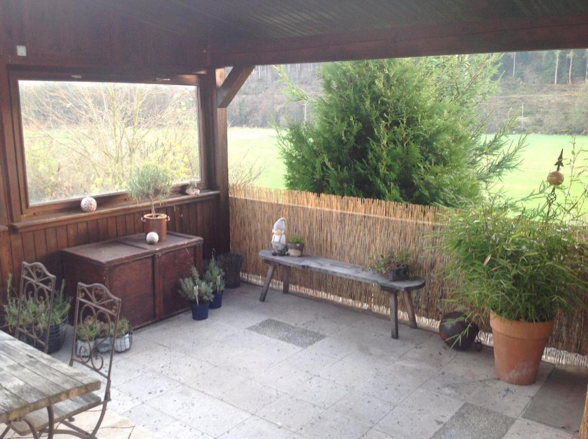 Große, hundefreundliche Ferienwohnung mit großer Terrasse in Flussnähe