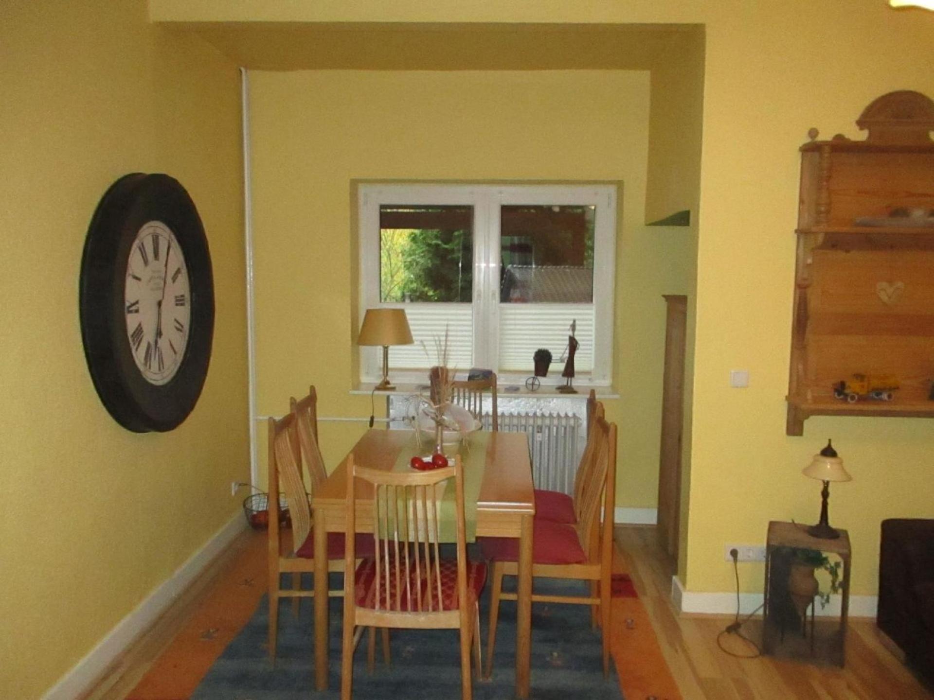 Große, hundefreundliche Ferienwohnung mit großer Terrasse in Flussnähe