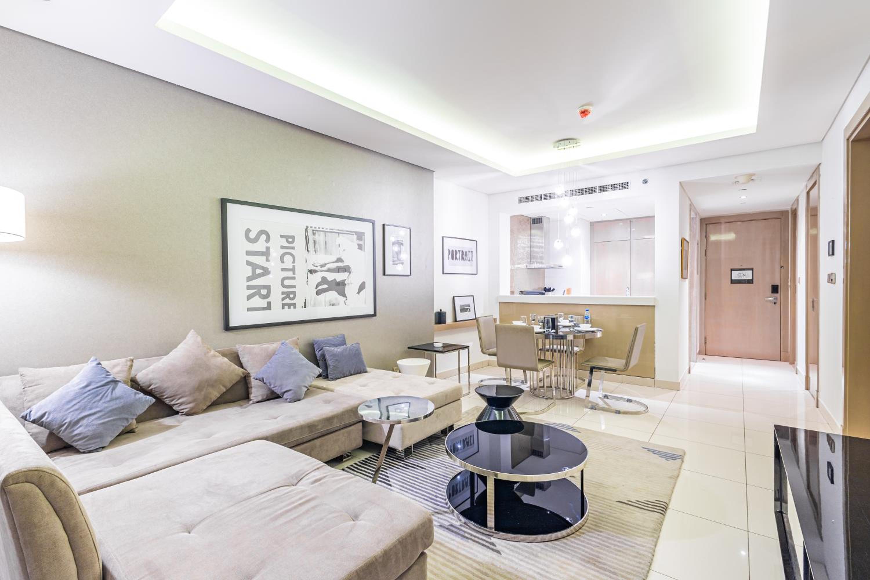 Dubai Dreaming Stylish 1BR, DAMAC Towers Paramount
