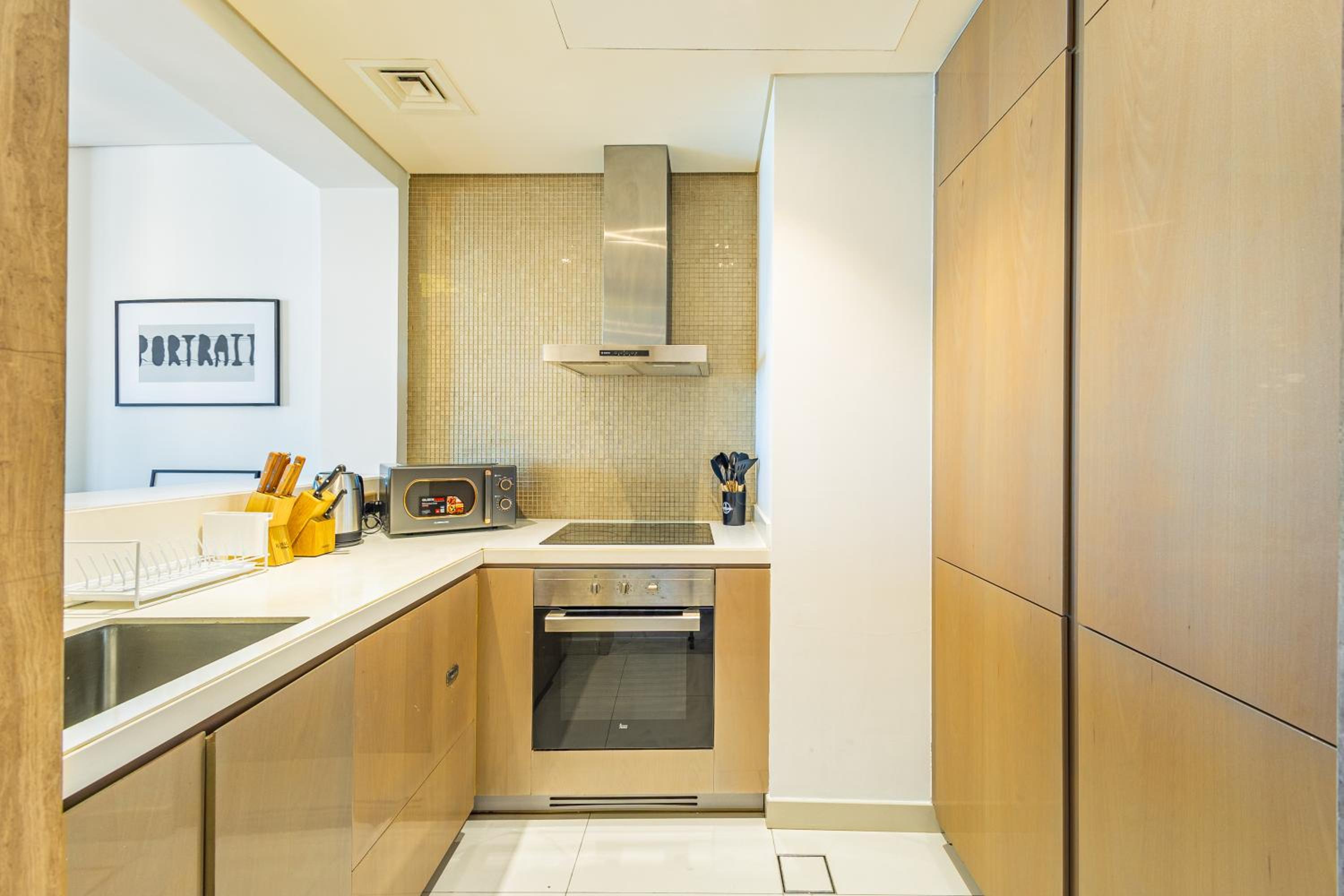 Dubai Dreaming Stylish 1BR, DAMAC Towers Paramount