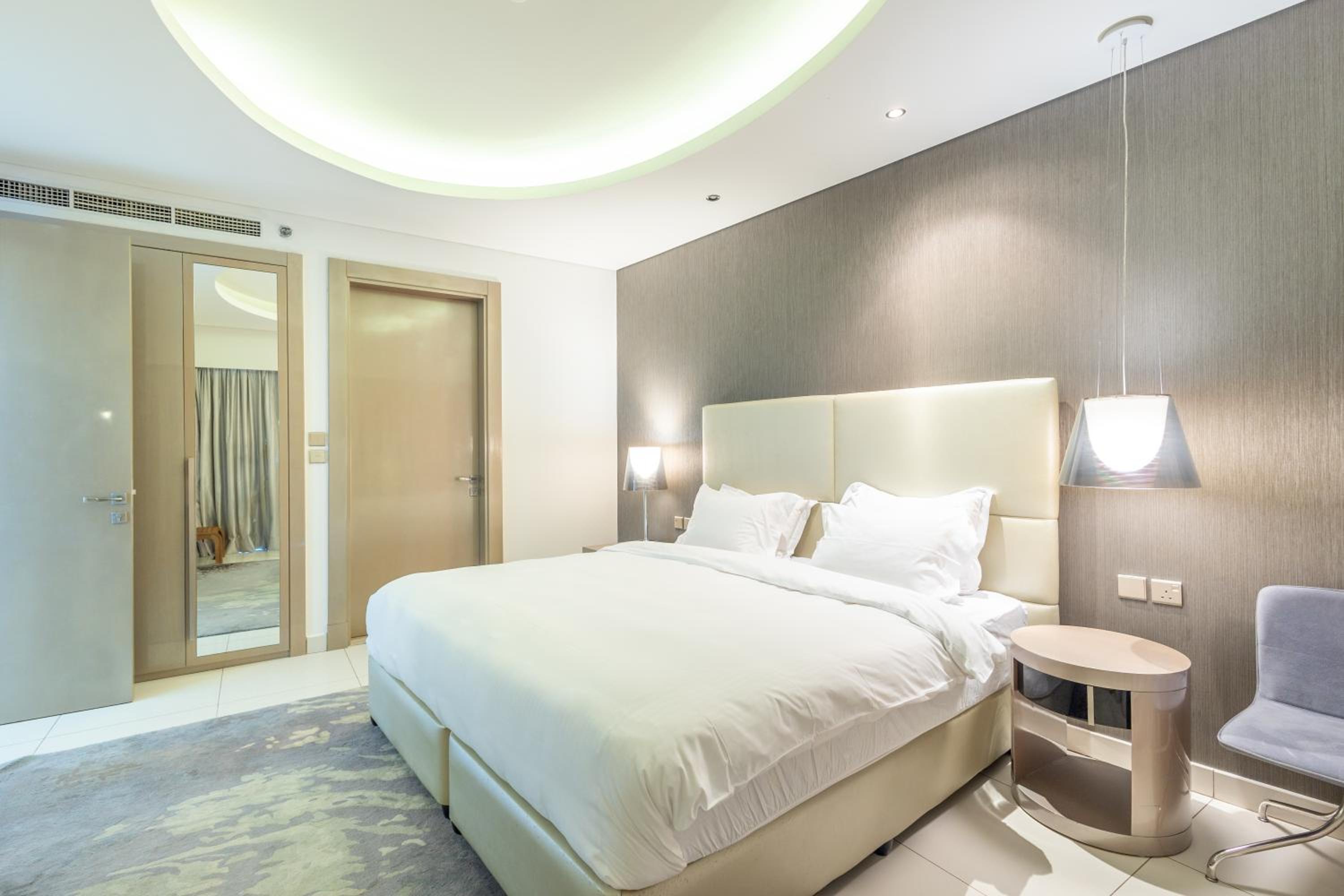 Dubai Dreaming Stylish 1BR, DAMAC Towers Paramount