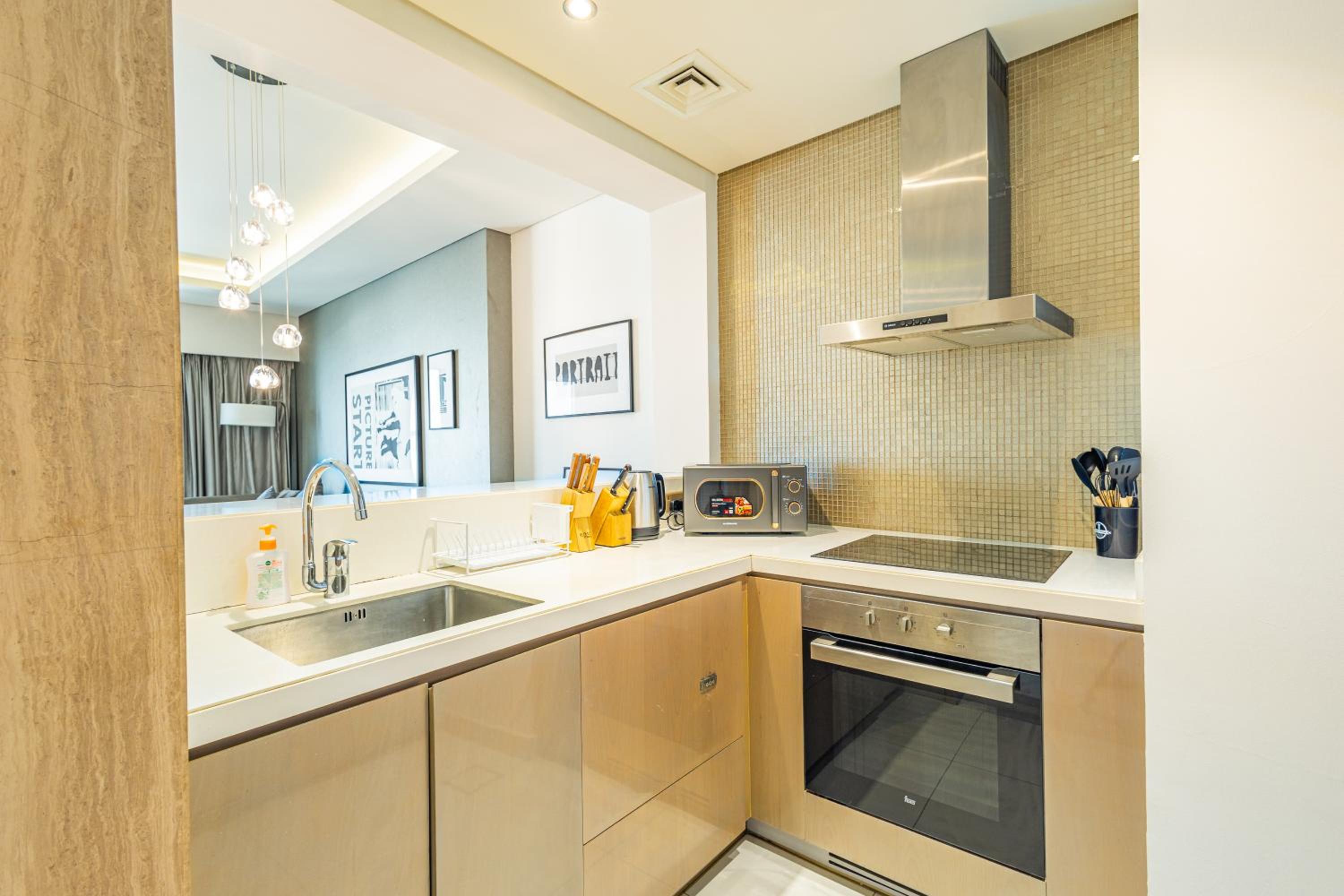 Dubai Dreaming Stylish 1BR, DAMAC Towers Paramount