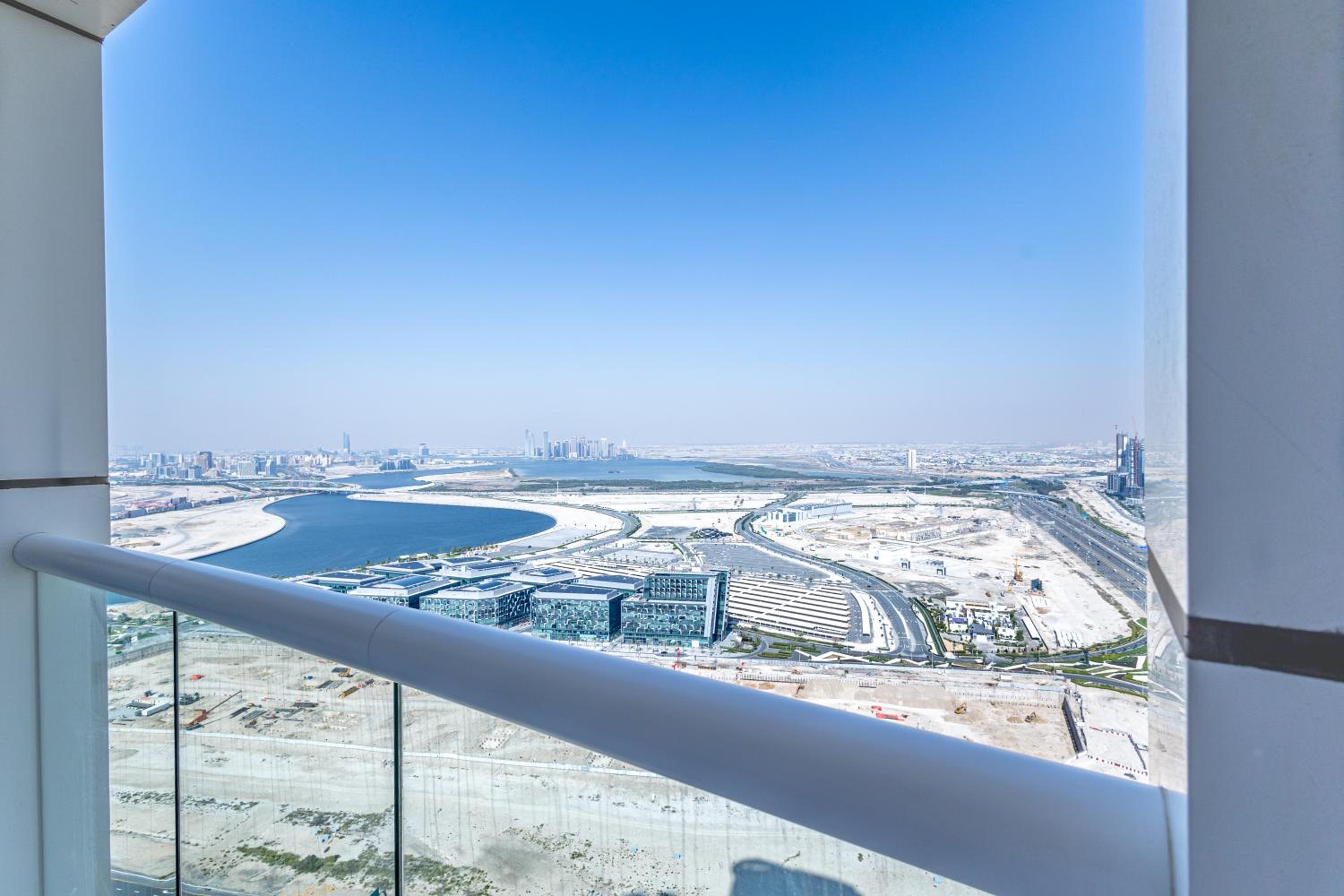 Dubai Dreaming Stylish 1BR, DAMAC Towers Paramount
