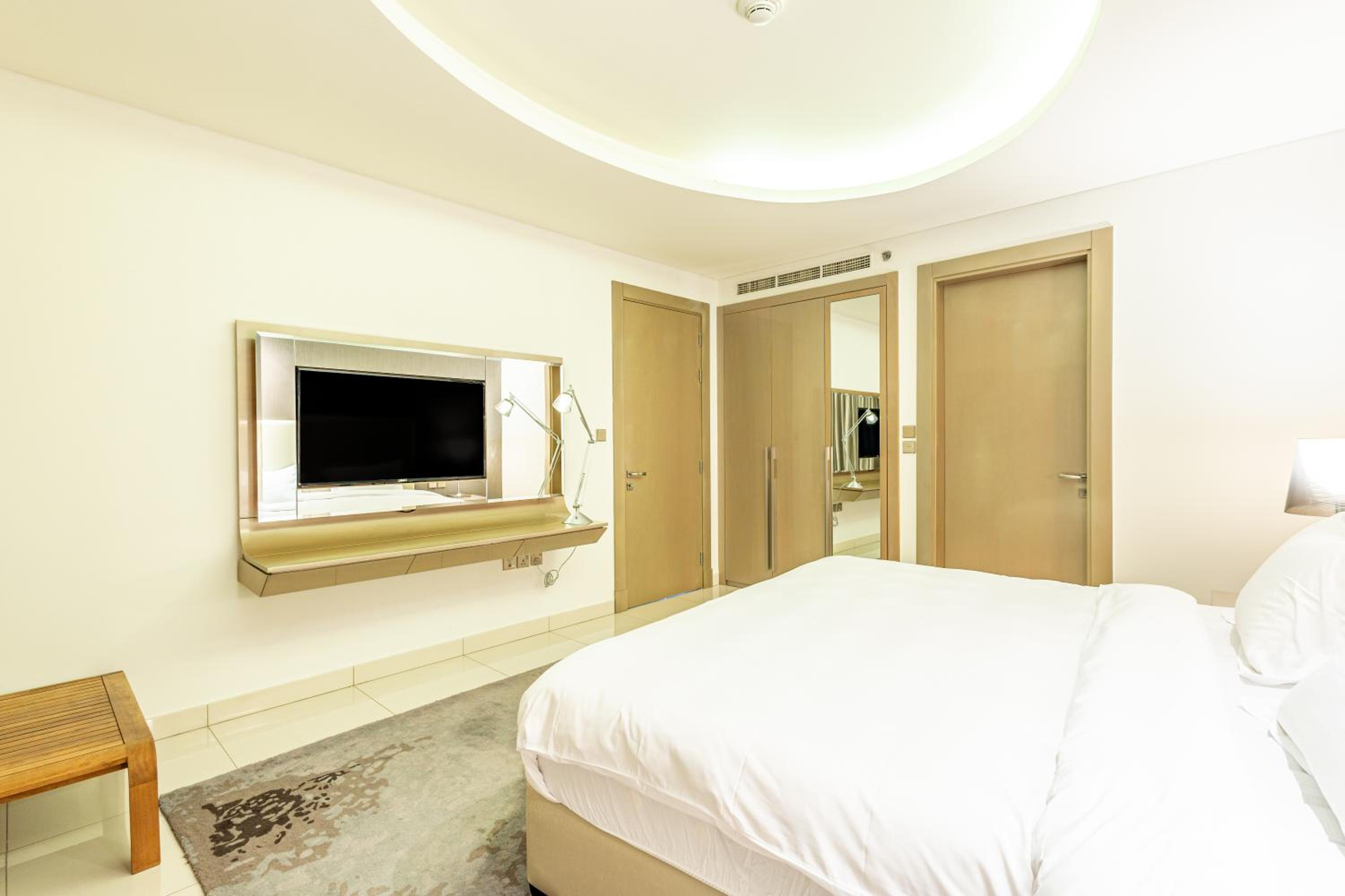 Dubai Dreaming Stylish 1BR, DAMAC Towers Paramount