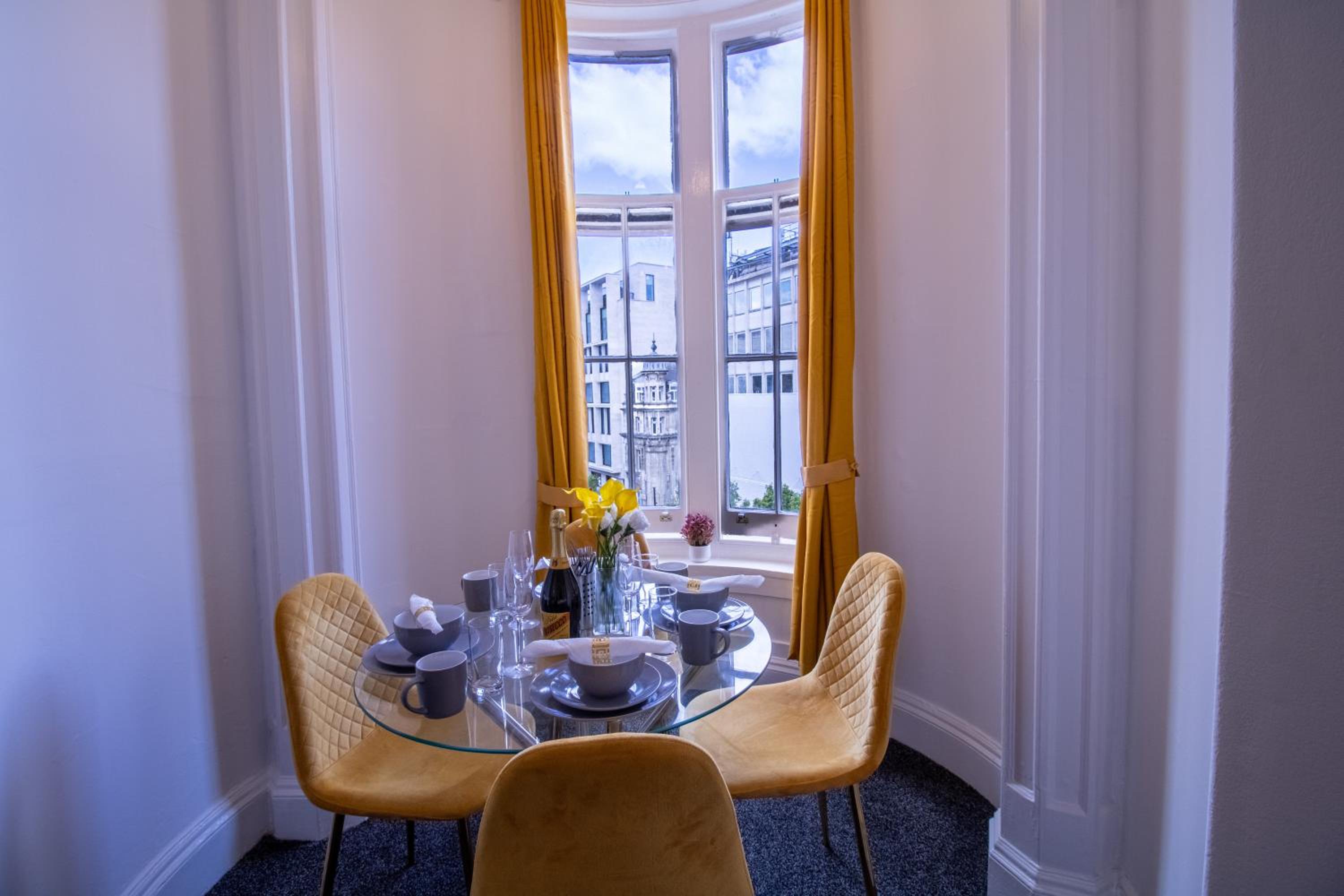 Luxurious Apartments on Oxford Street