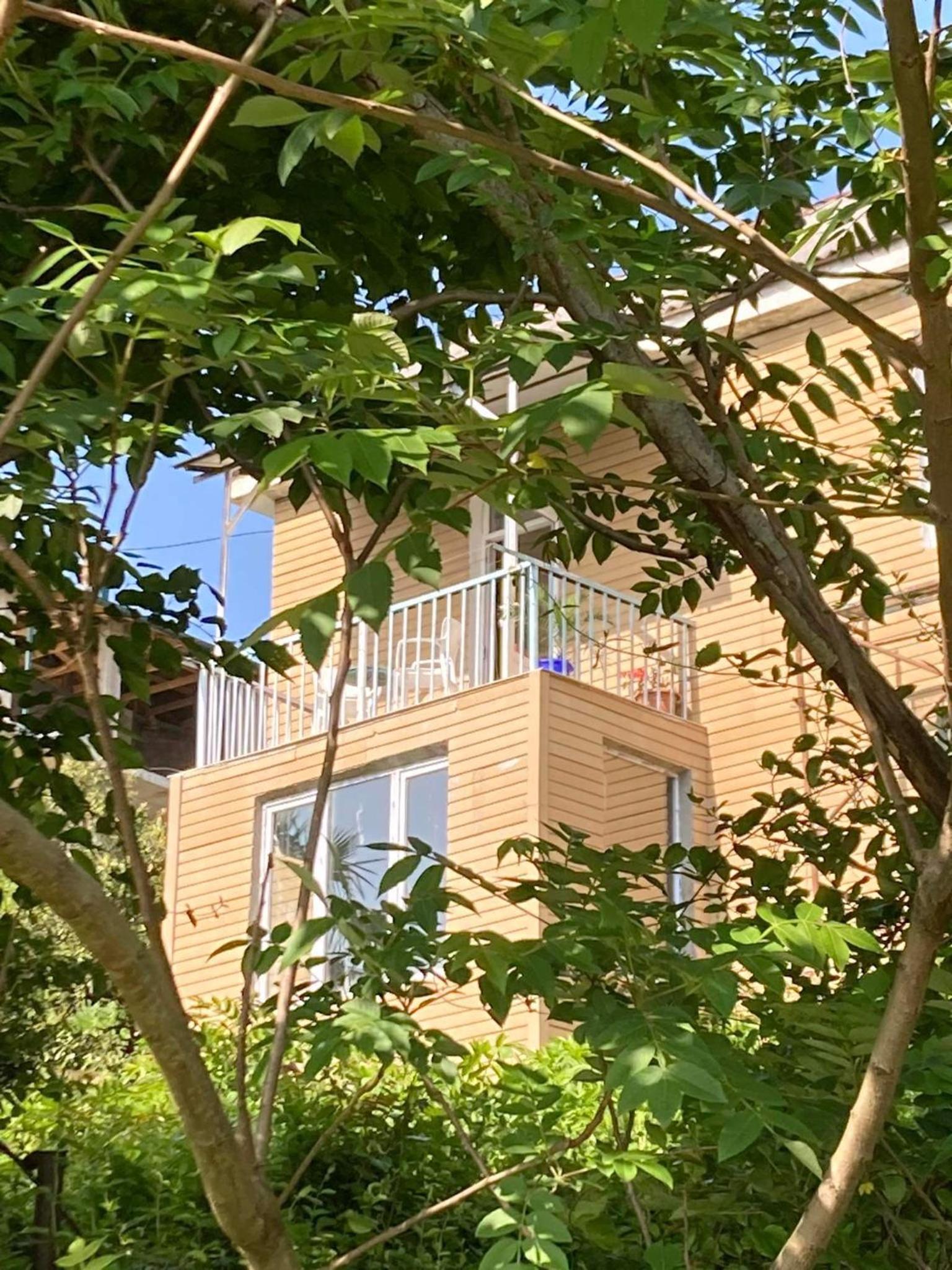 Almadovarhouse