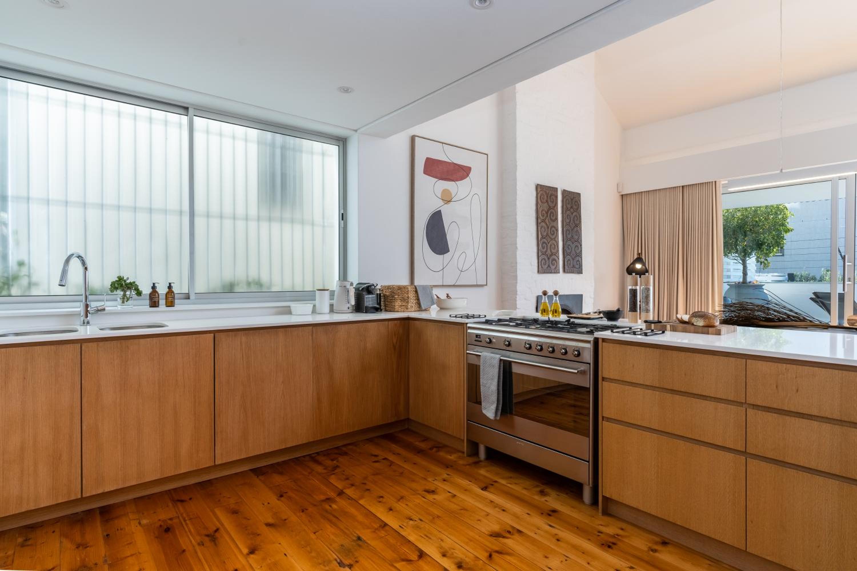 Spacious home Three minutes walk to the beach
