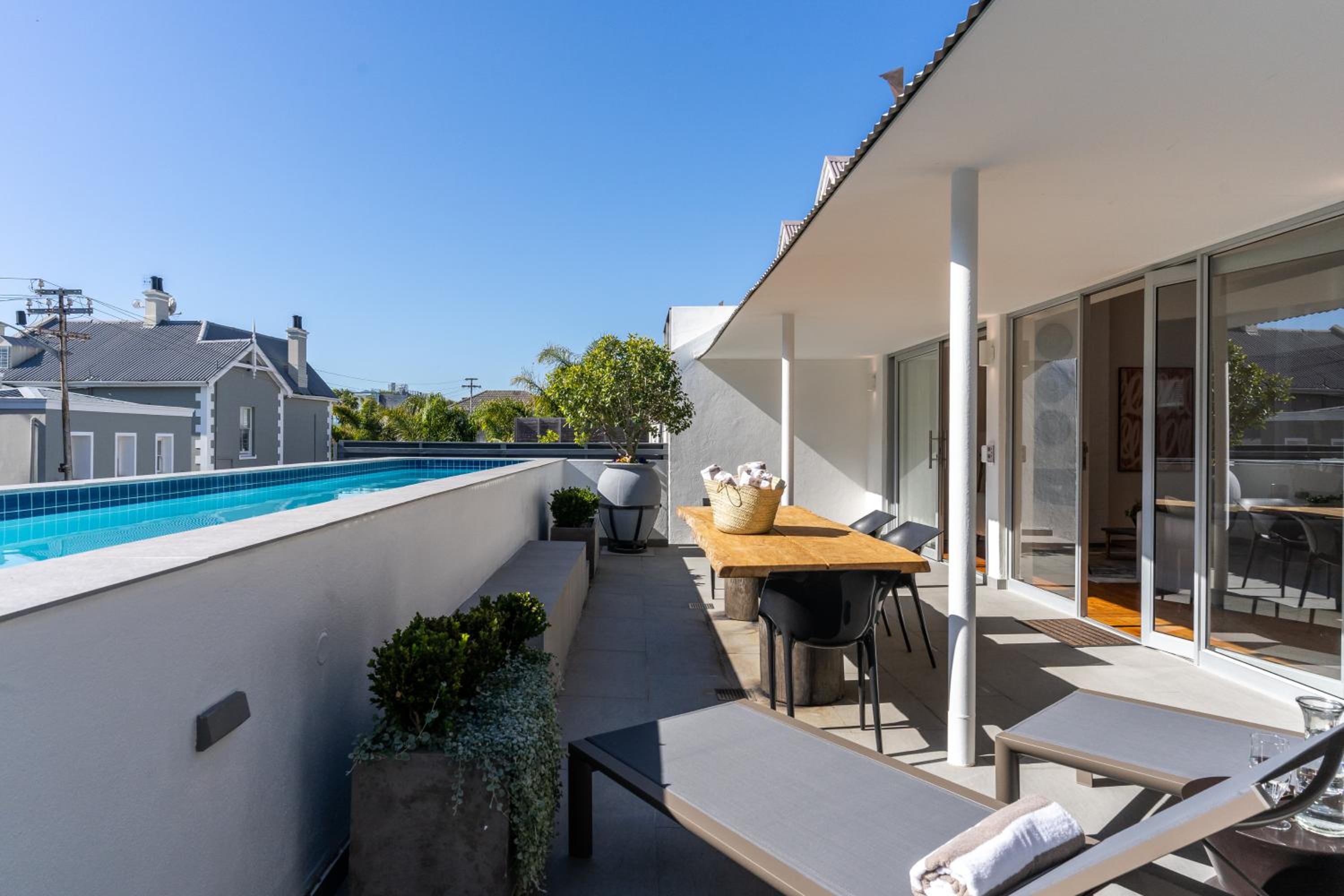 Spacious home Three minutes walk to the beach