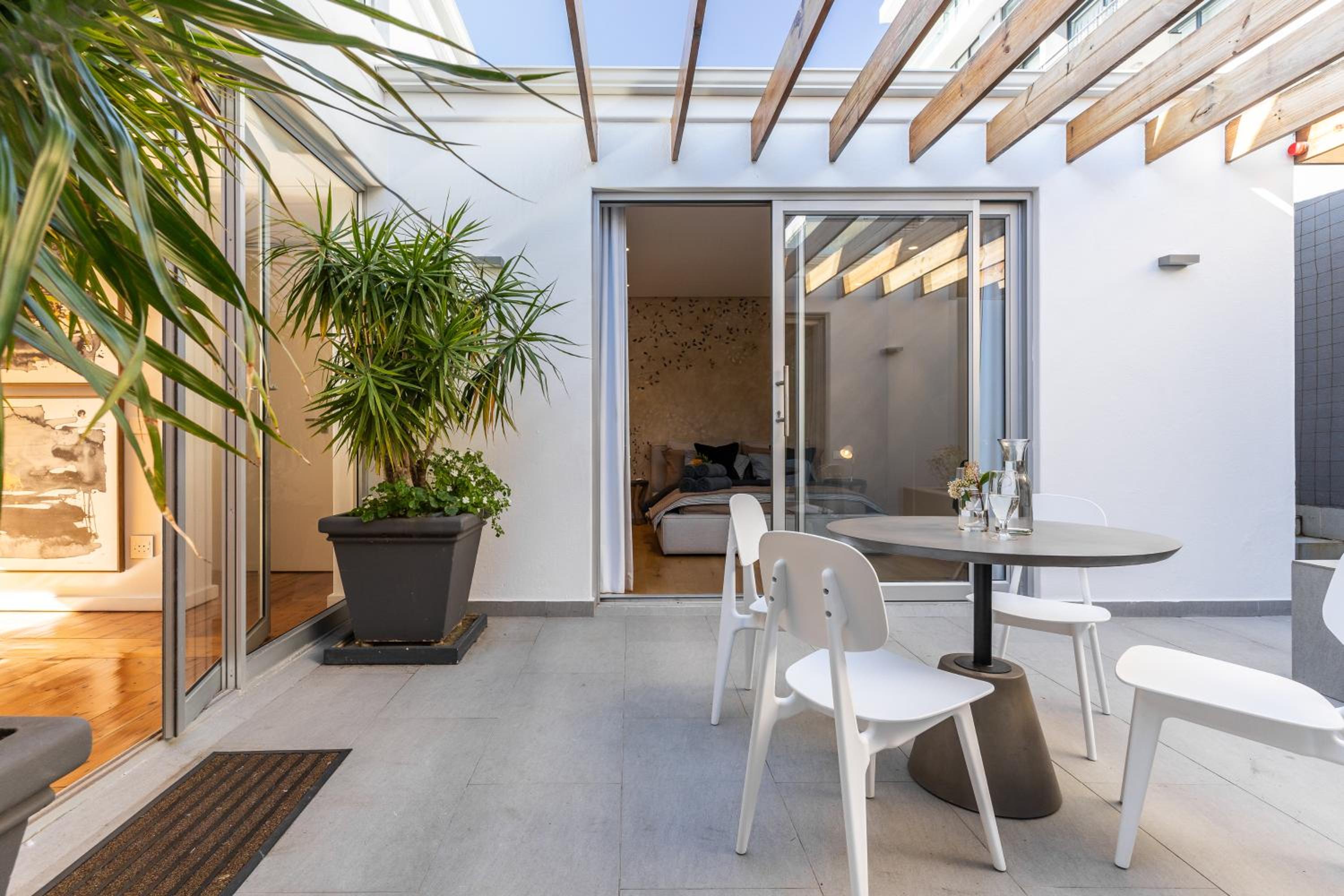 Spacious home Three minutes walk to the beach