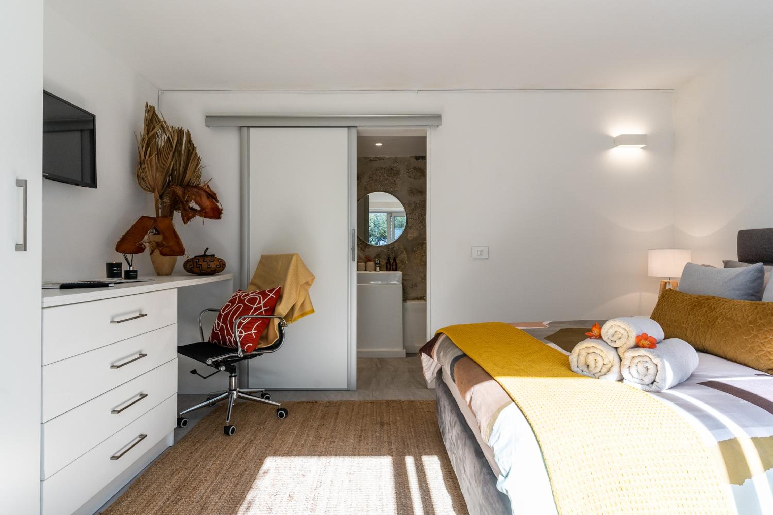 Spacious home Three minutes walk to the beach