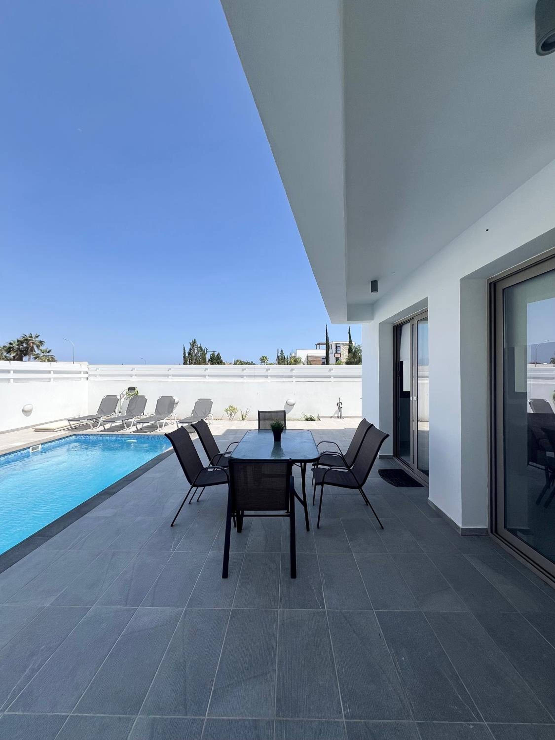 Hubstay - Seaview Villa Oriana in Larnaca