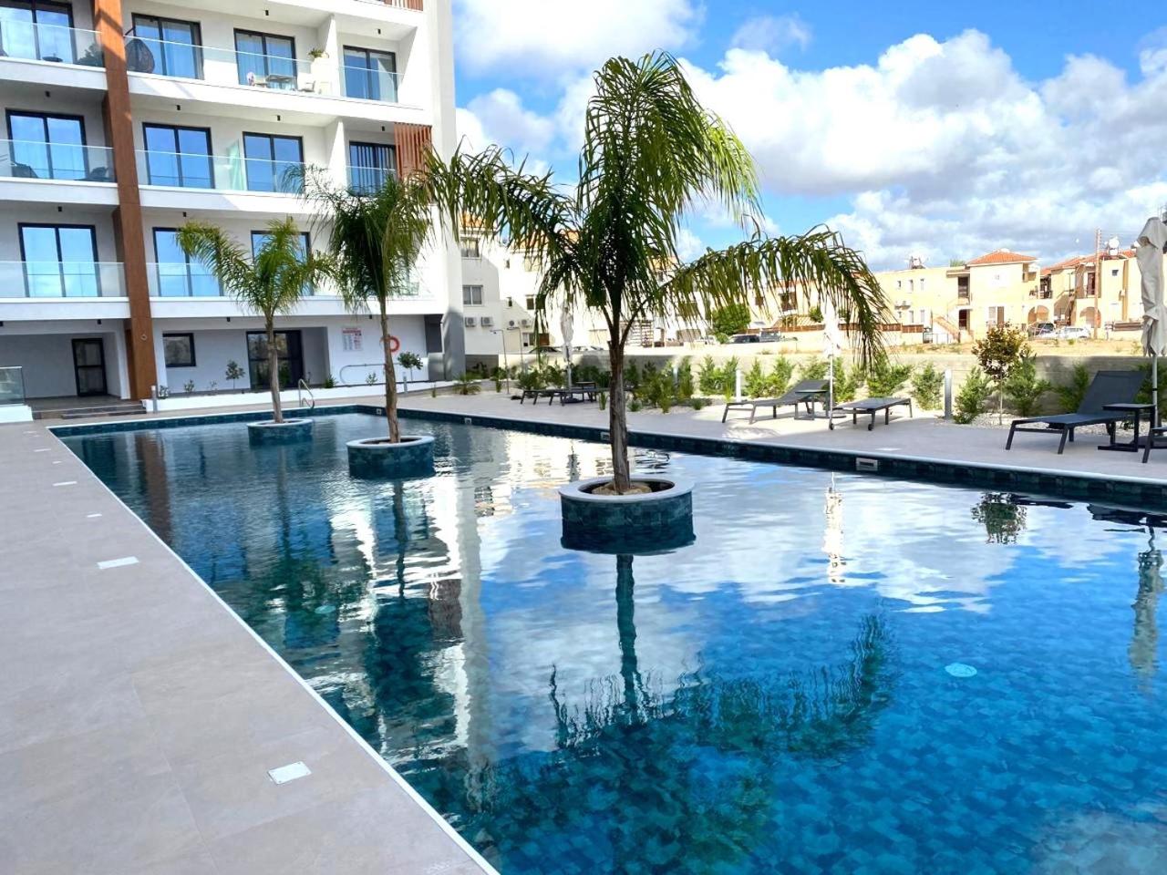 H&O New 4 Seasons Apartment Universal