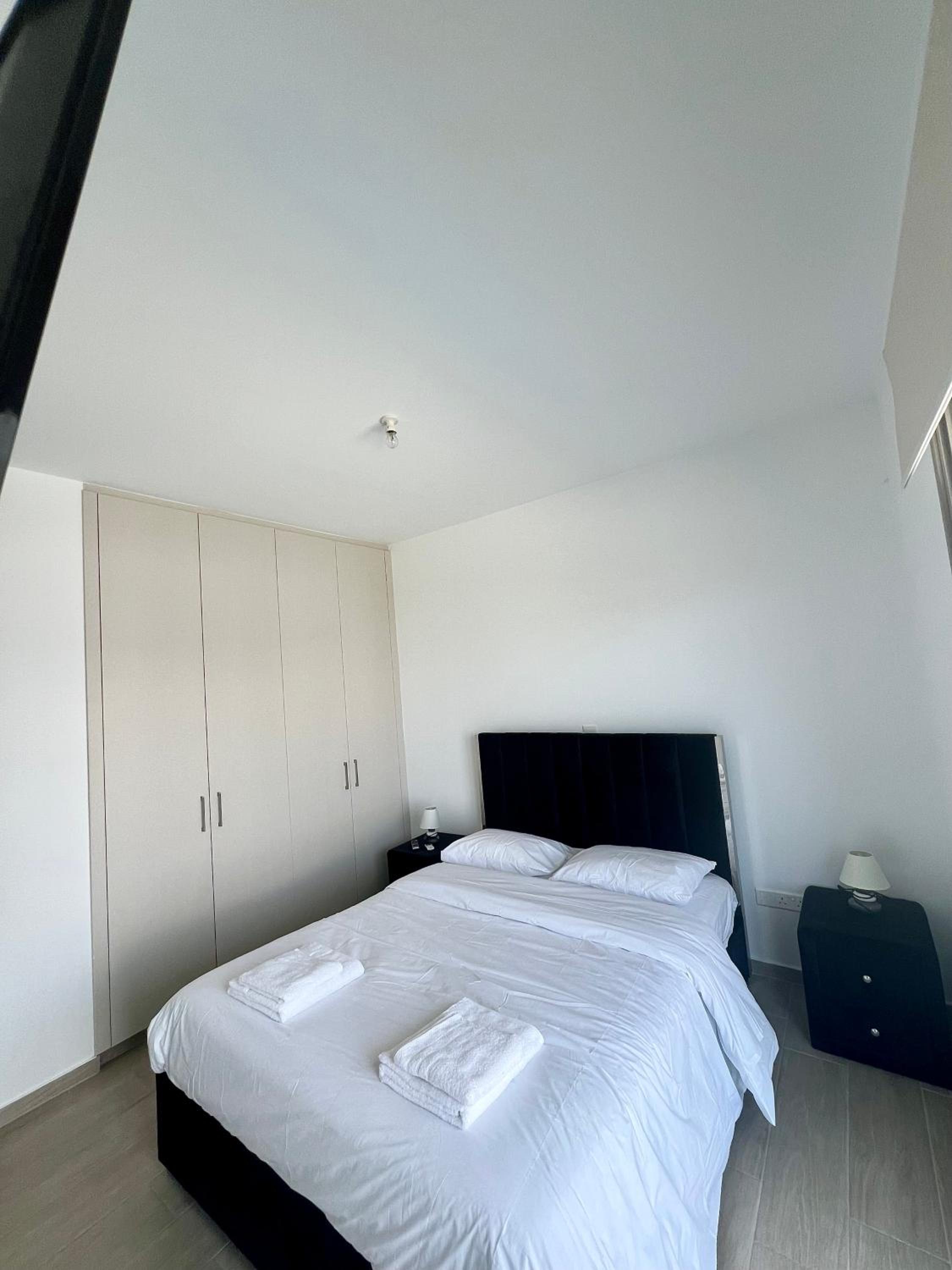 Hubstay - Seaview Villa Oriana in Larnaca